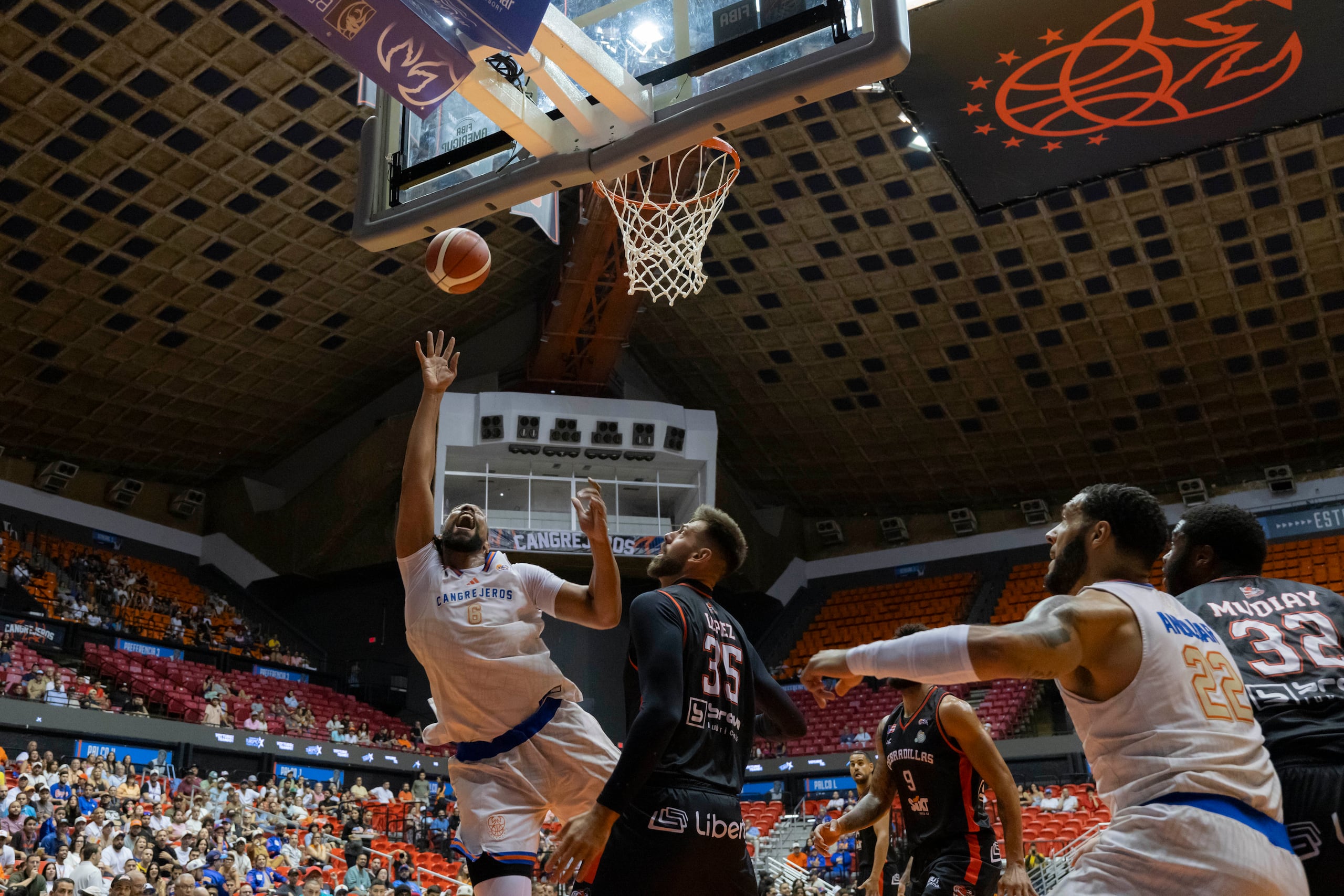 SAN JUAN, PUERTO RICO - MAYO 14: Juego de BSN: Quebradillas vs Santurce en el Coliseo Roberto Clemente.
Foto: Alejandro Granadillo
alejandrogranadillo@gmail.com