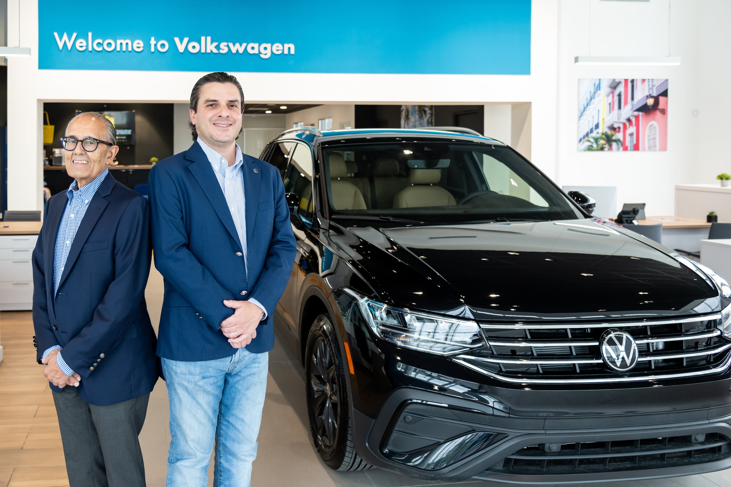 Ramón Vega (presidente de Autos Vega Group)
Ramón G. Vega Dorticós (vicepresidente de operaciones de Autos Vega Group)