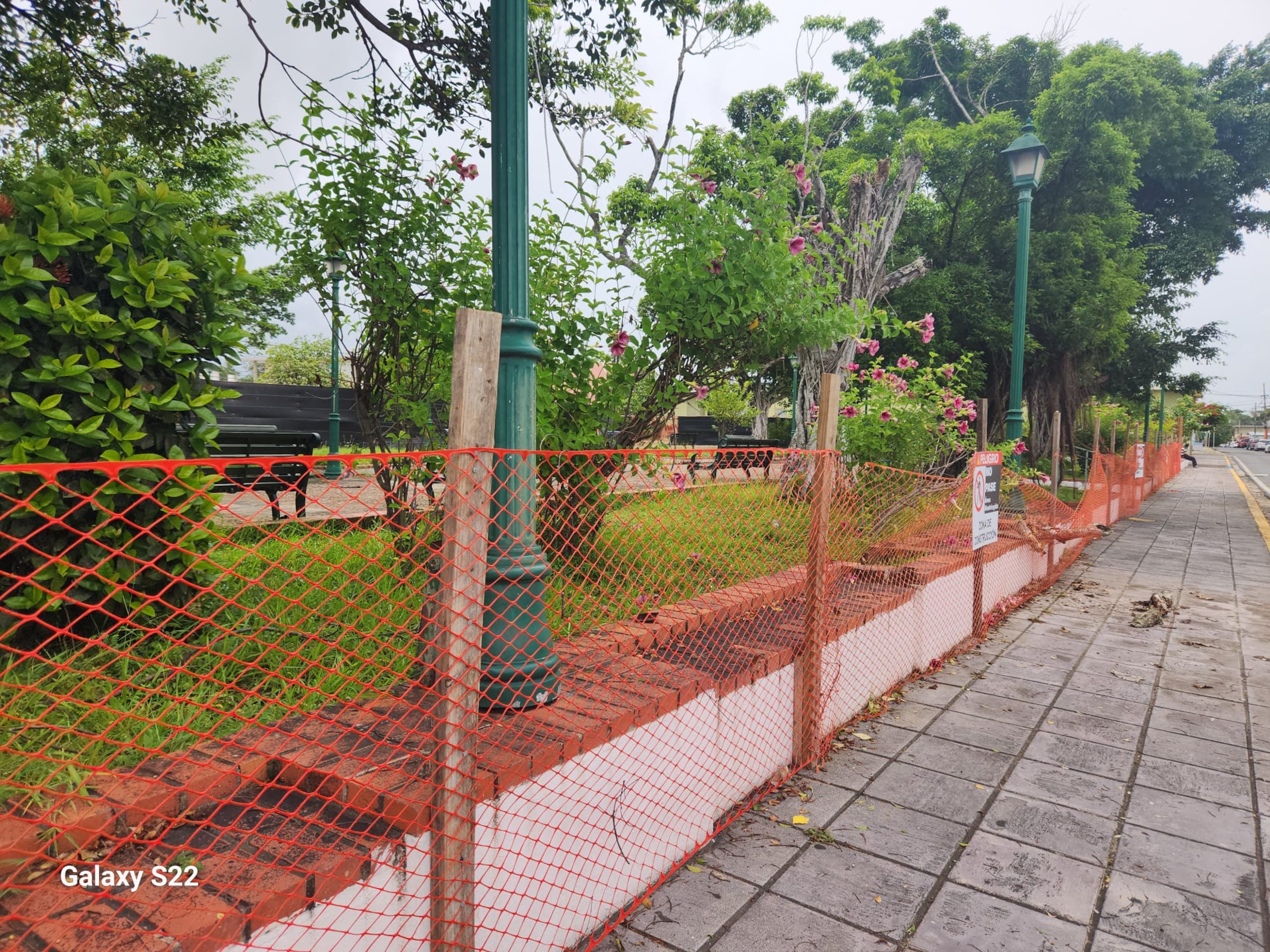 Construcción en la plaza pública de Loíza.