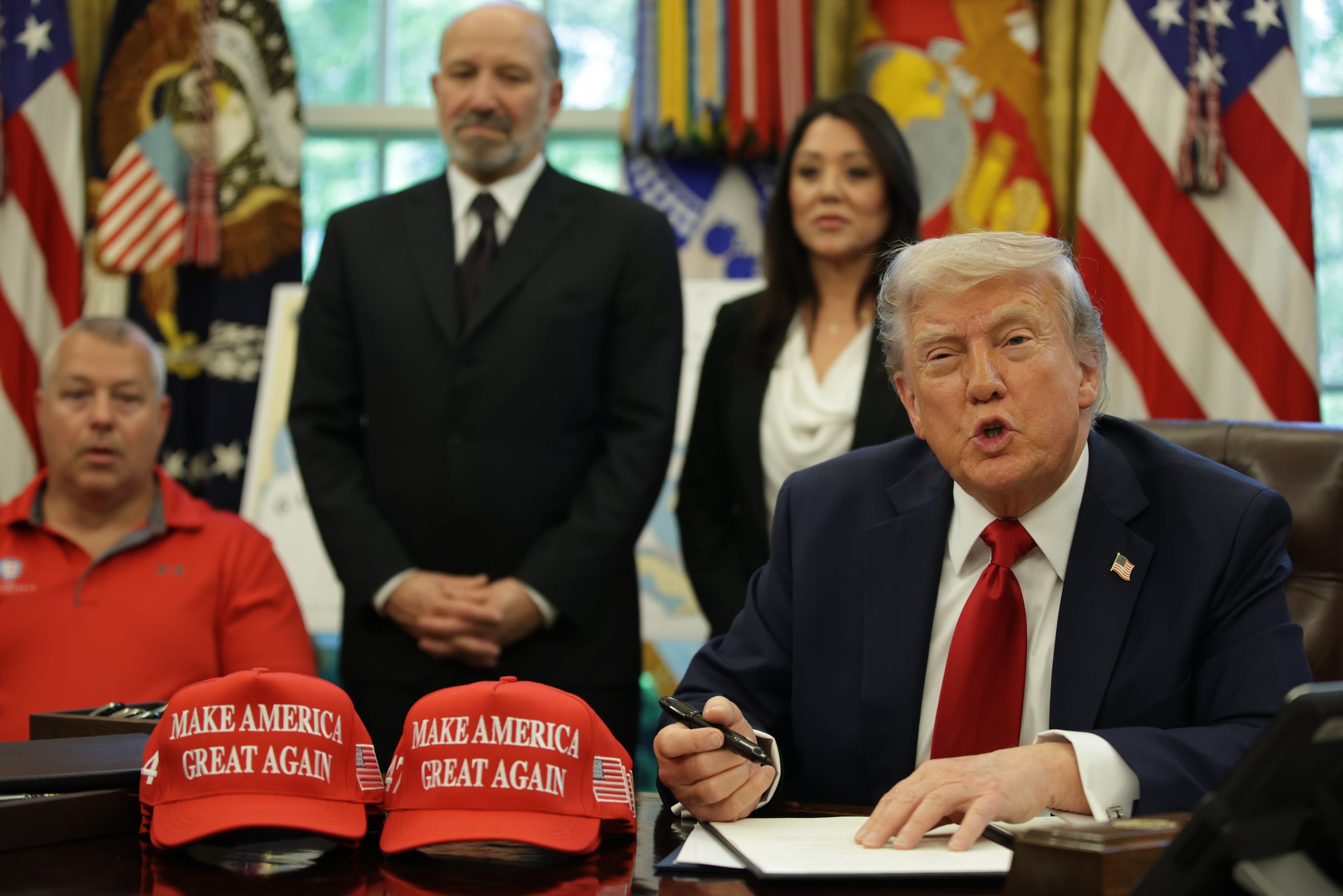 La demanda afirma que la política implementada por el presidente Donald Trump ha estado sujeta a los "caprichos de Trump en lugar de al ejercicio sólido de la autoridad legal".