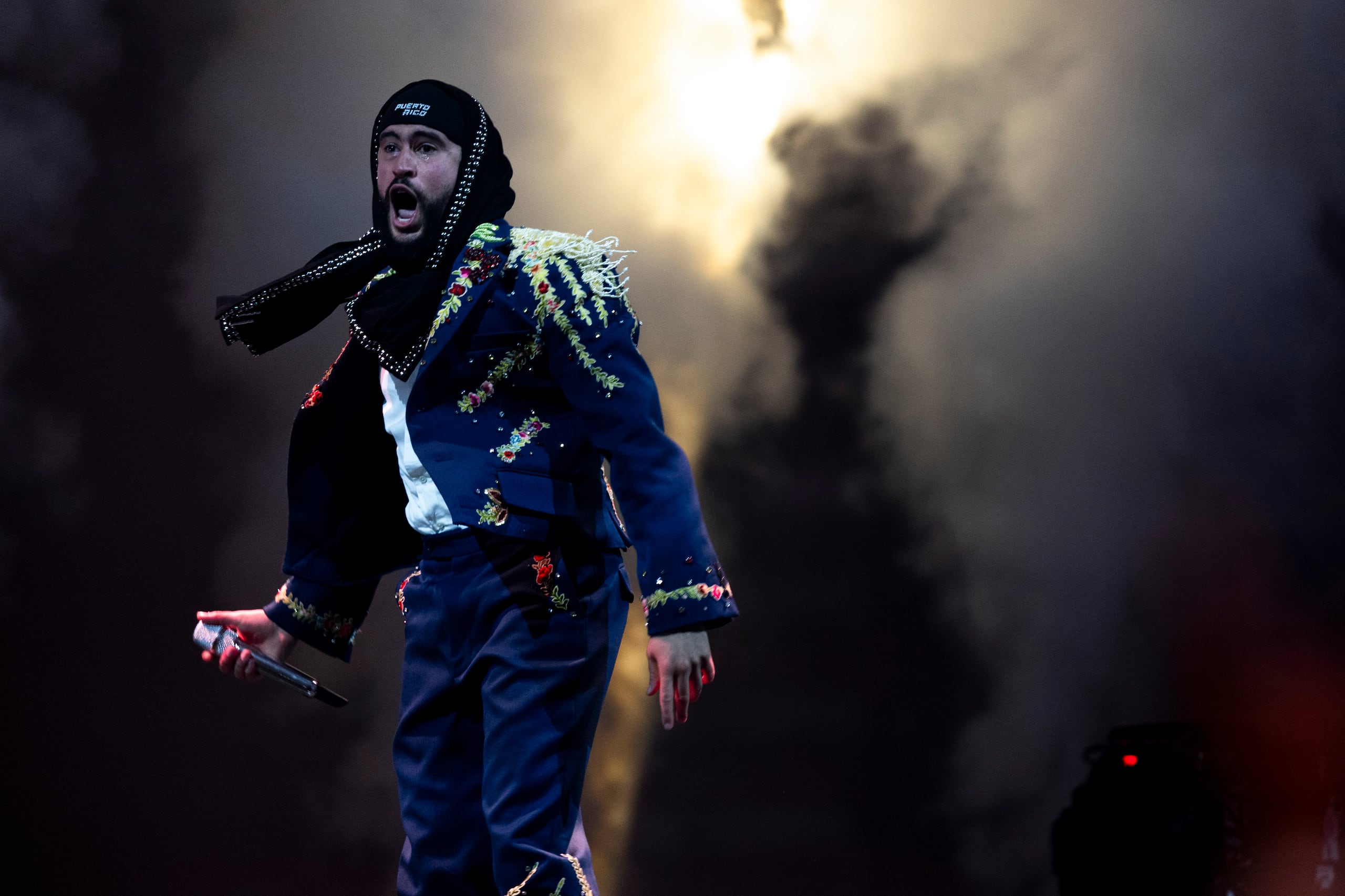 La estrella de música urbana, Bad Bunny, presenta el primero de sus tres conciertos de la gira “Most Wanted” en el Coliseo de Puerto Rico José Miguel Agrelot.