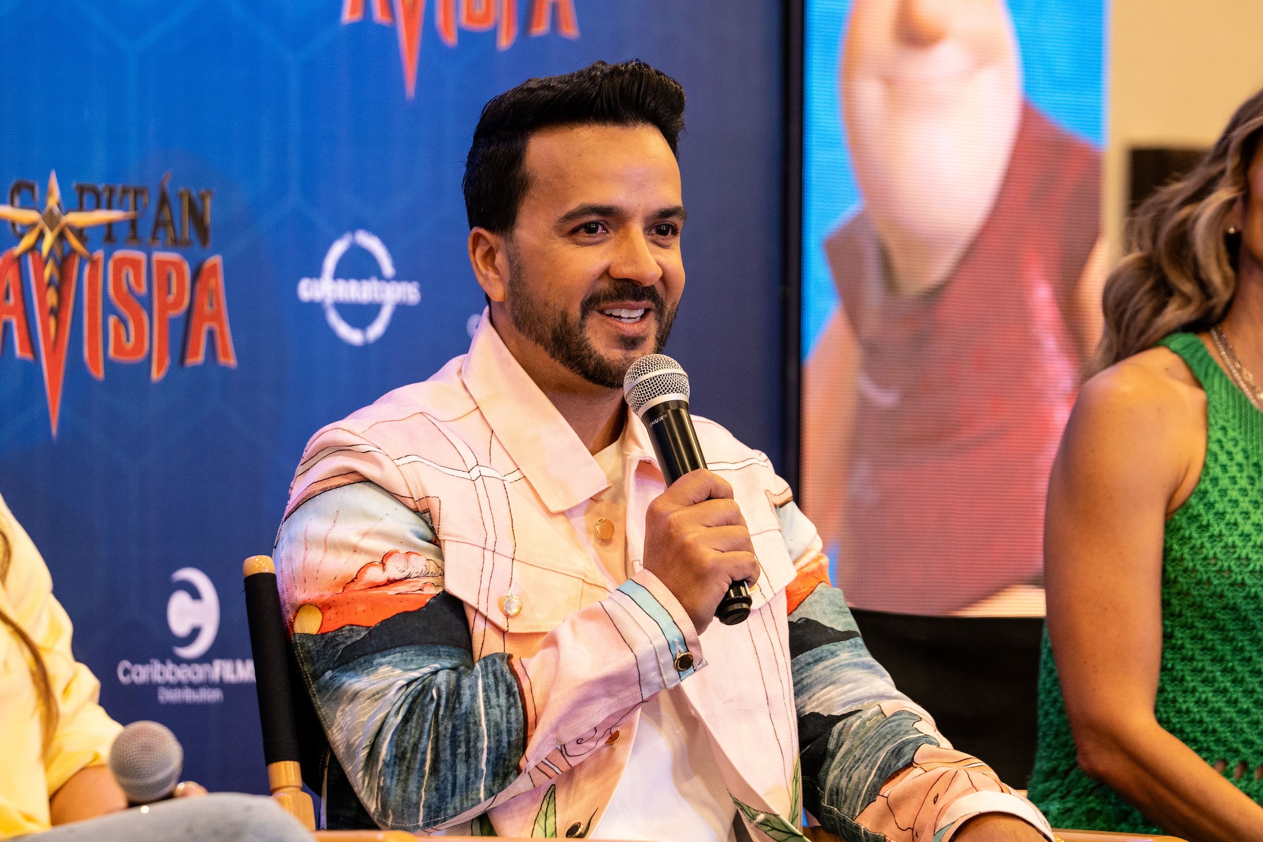 El cantante Luis Fonsi cumple su anhelo de niño de ser un superhéroe, con el que además comparte varias cualidades.
