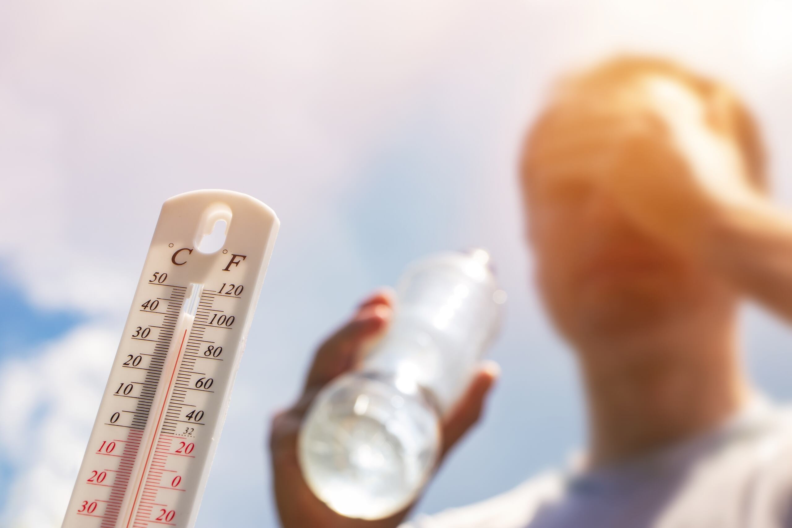 El calor extremo puede afectar la salud de cualquiera, pero especialmente la de pacientes de ciertas condiciones que están bajo tratamiento farmacológico.