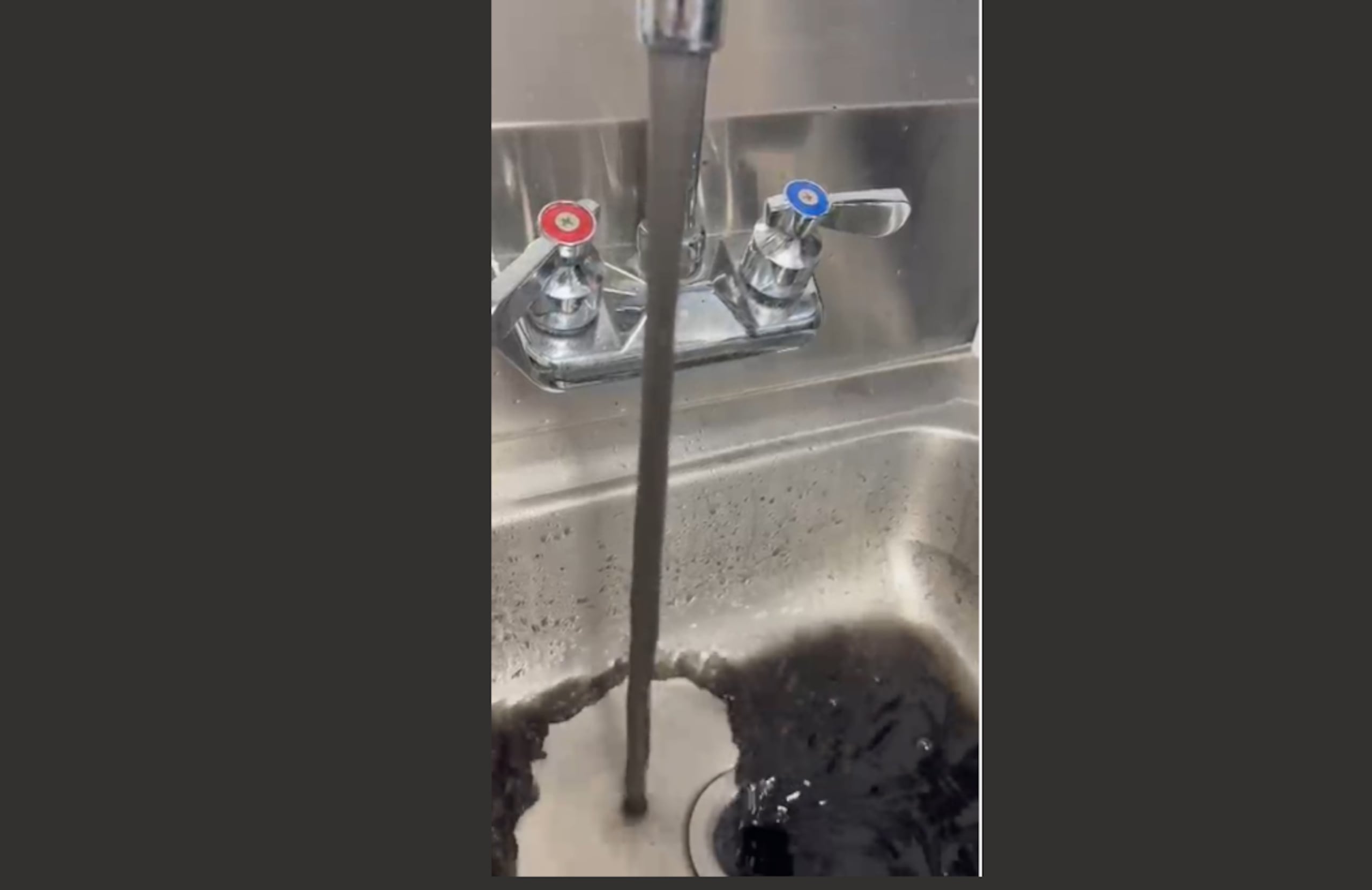 Denuncian aguas negras con olor a heces fecales en Hospital Pavía de Hato Rey
