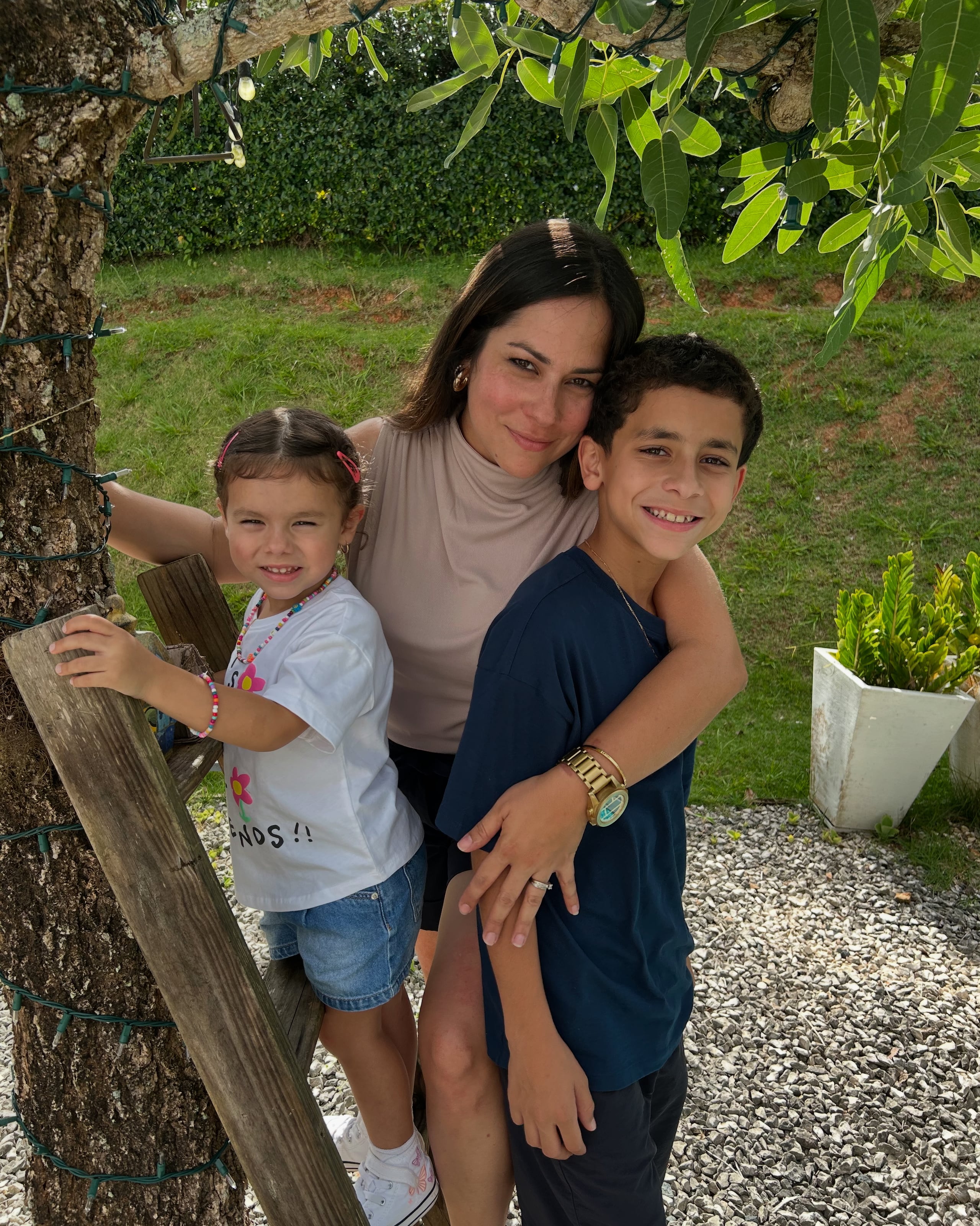 Damaris Negrón y sus hijos
Elena y Daniel Rafael Marrero Negrón