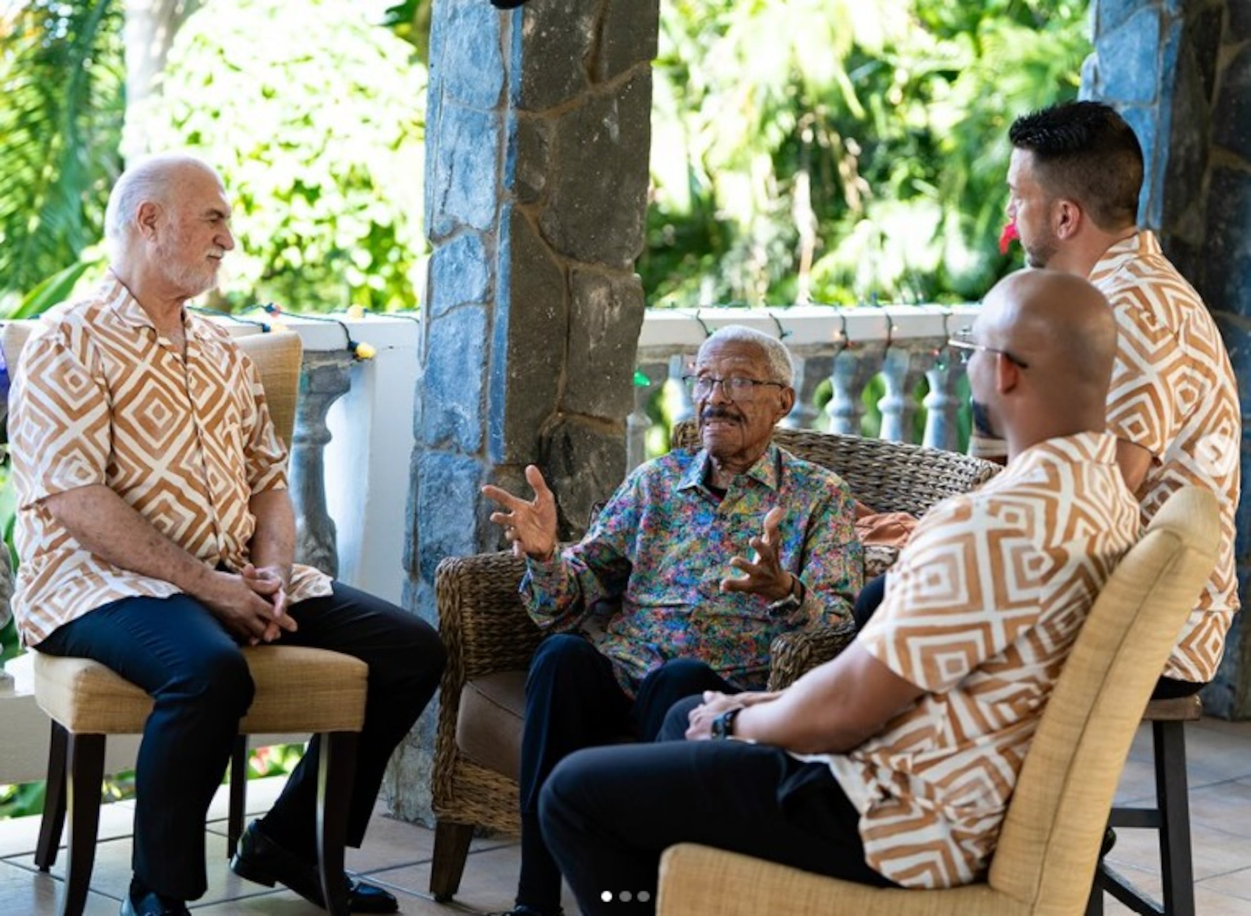 Los vocalistas de El Gran Combo de Puerto Rico junto a Rafael Ithier.