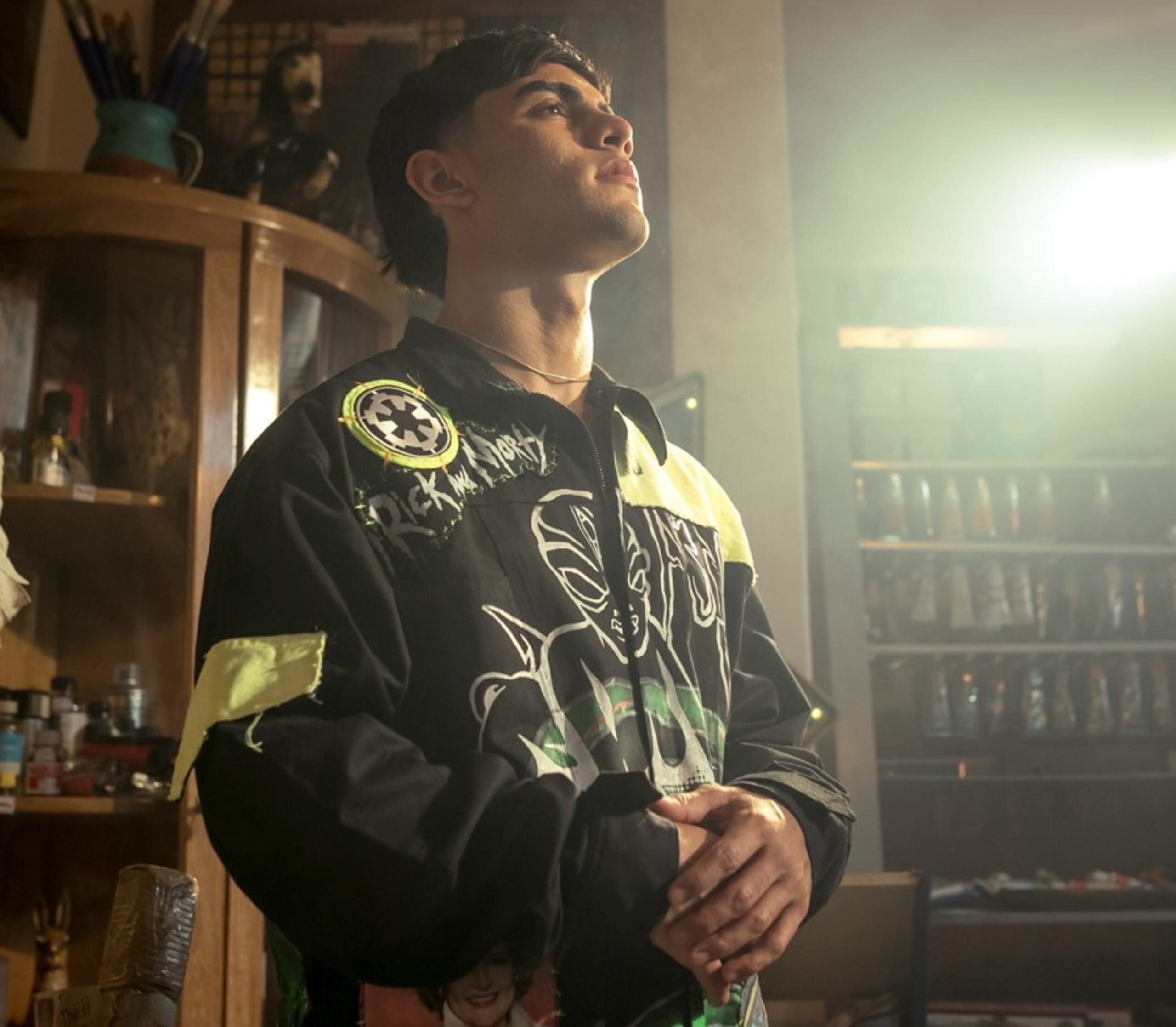 En el tema Joonti explora los sentimientos y desafíos que conlleva un amor no correspondido.