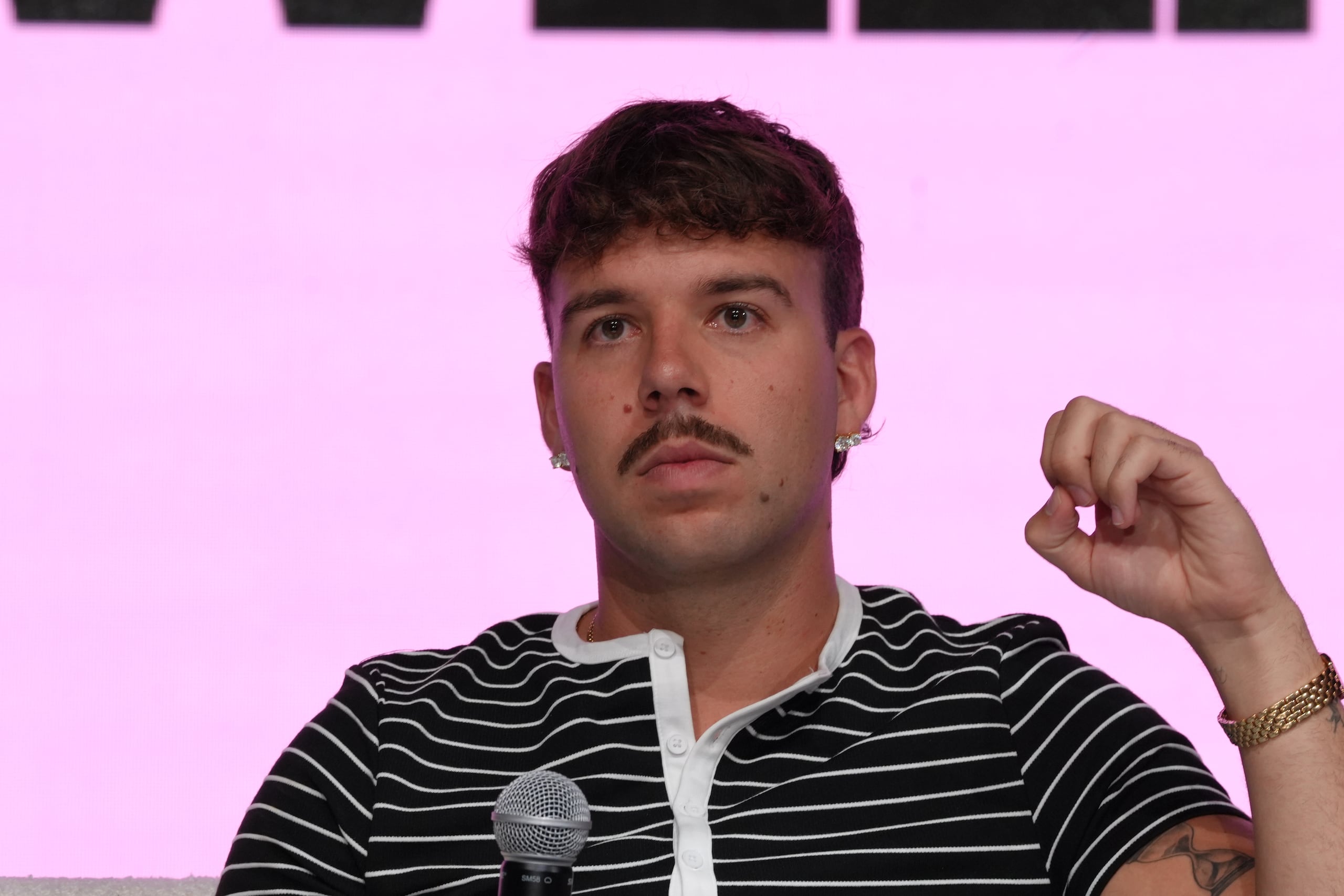 El cantante español Quevedo durante el primer día de la Semana Billboard de la Música Latina en Miami Beach, Florida.