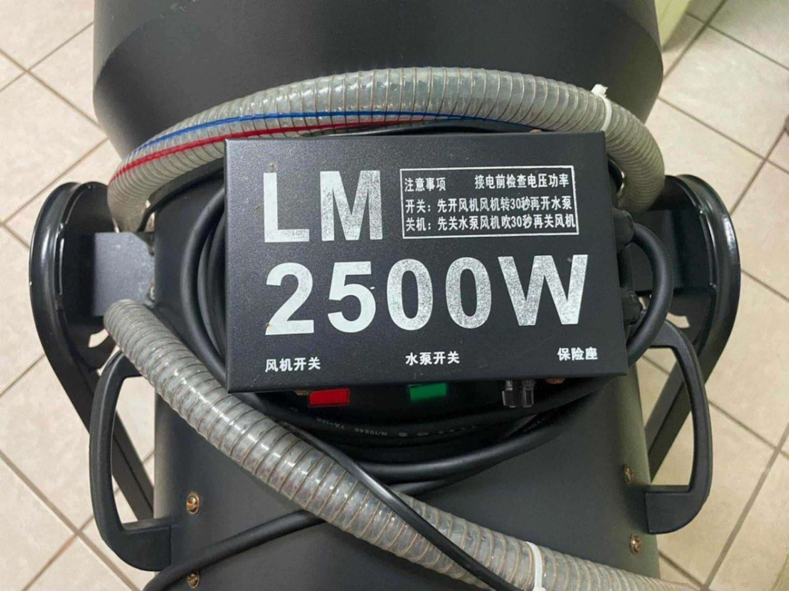 Efectivos del Cuerpo de Vigilantes localizaron hace varios al dueño de la embarcación en cuyo interior se ocupó la máquina de espuma.