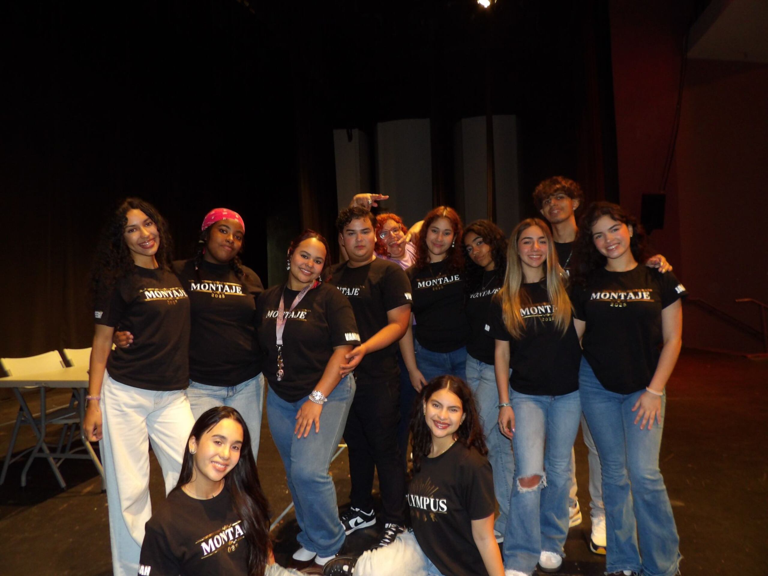 La producción está a cargo de estudiantes de duodécimo grado de la Escuela Especializada en Bellas Artes de Humacao.