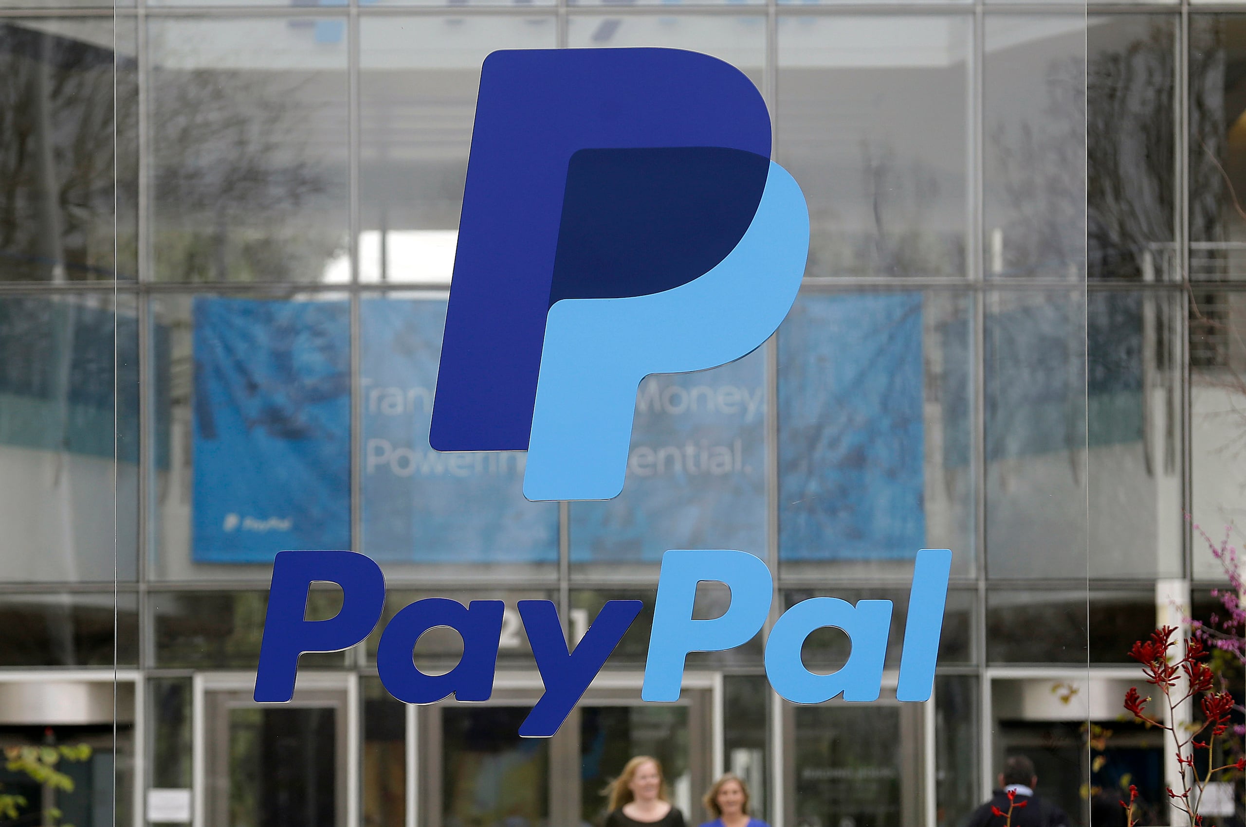 La acción de PayPal ha caído casi un 40% en los últimos 12 meses.