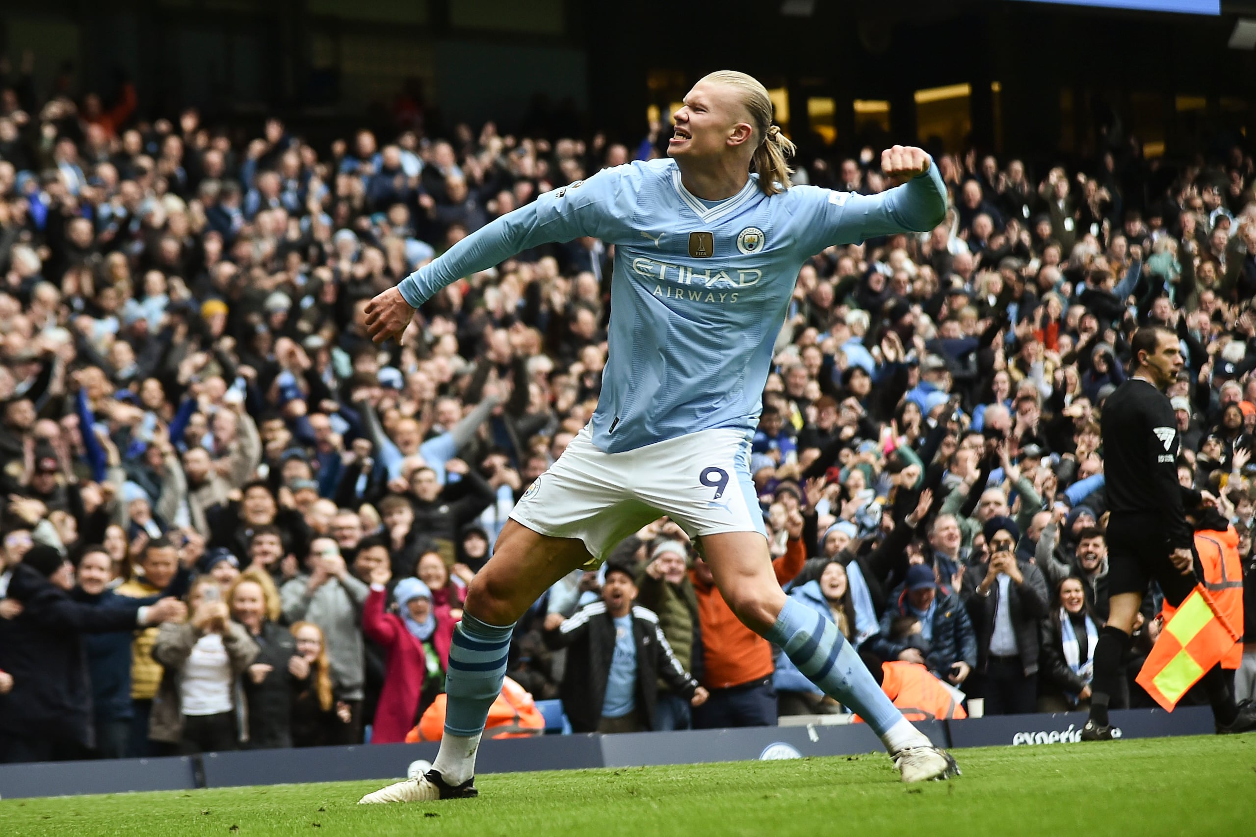 Foto del 10 de febrero del 2024, Erling Haaland del Manchester City celebra tras anotar en el encuentro de la Liga Premier ante el Everton.
