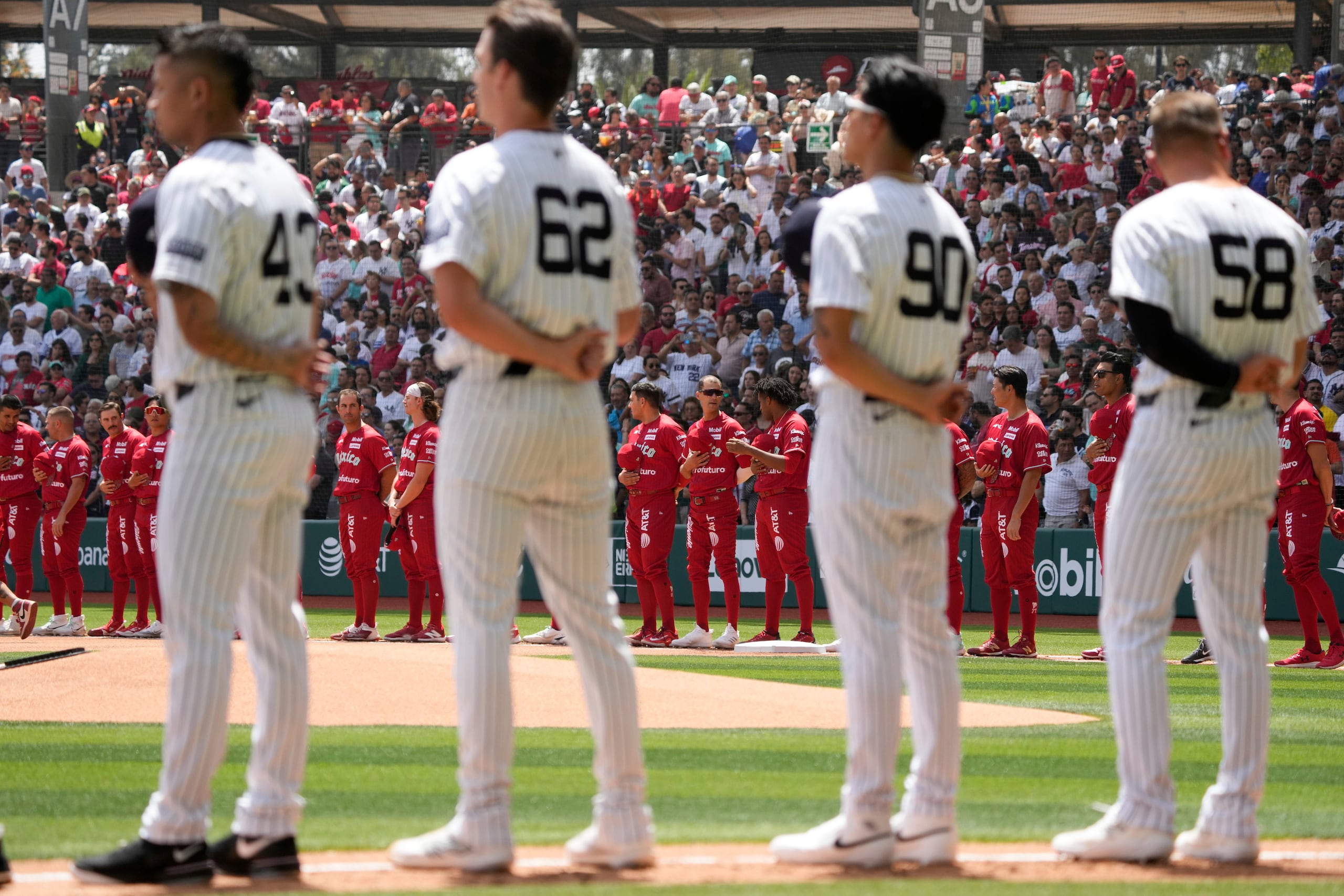Este fue el primer juego de los Yankees en México desde 1968, cuando disputaron cuatro duelos de exhibición, dos ante Diablos Rojos y dos ante Tigres.