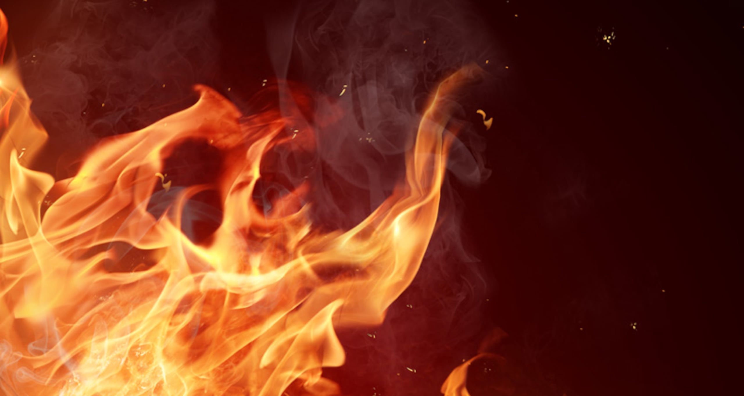 En un primer momento no estaba claro qué había provocado el incendio en el depósito, que proporciona la mayor parte del combustible en Guinea, lo que provocó temores a una grave interrupción del suministro.