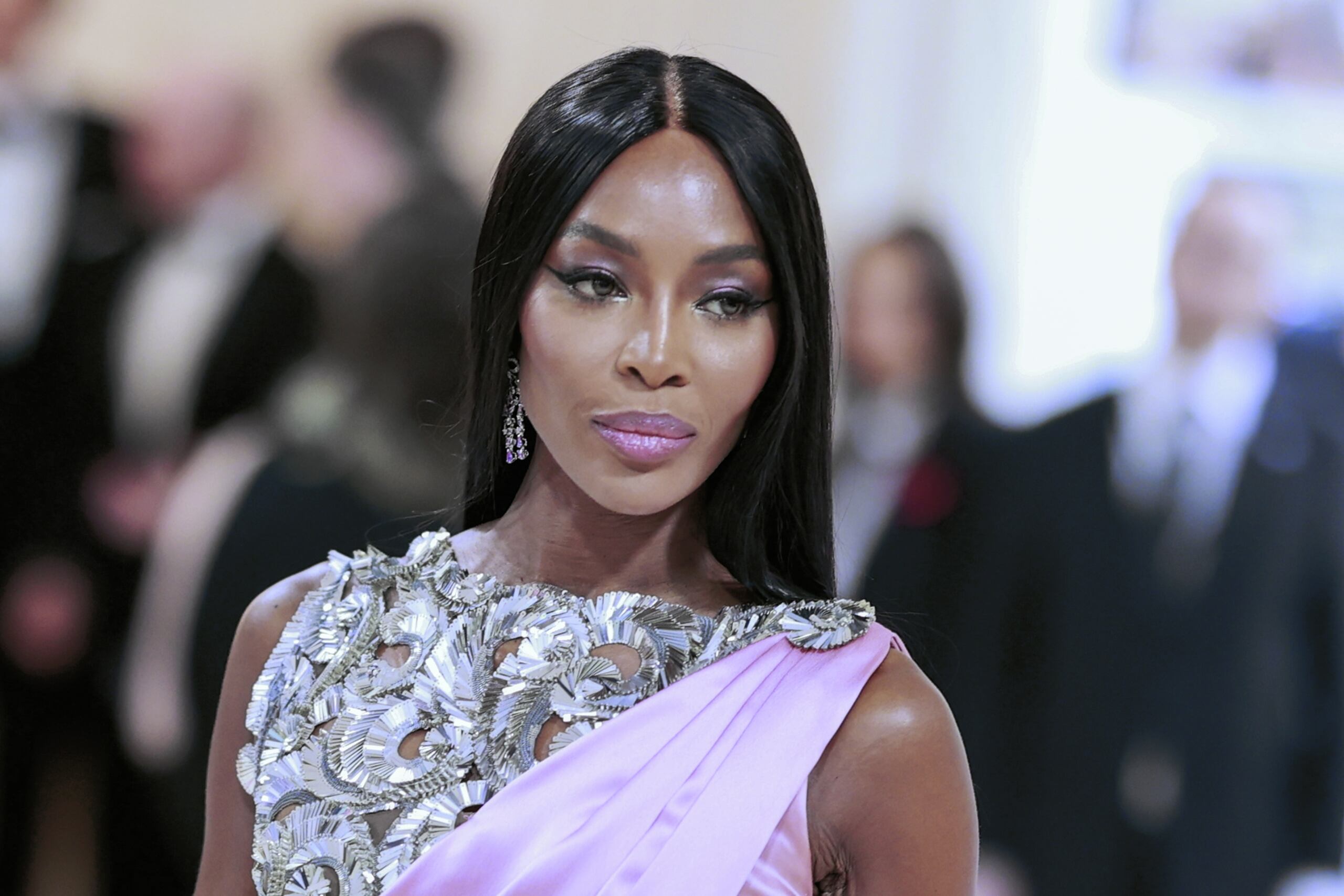 Naomi Campbell es una de las tres personas de la fundación que ha recibido esta restricción, junto a Bianka Hellmich, que fue también descalificada como fideicomisaria de organizaciones benéficas durante los próximos 9 años, y Verónica Choo, durante los próximos cuatro.
