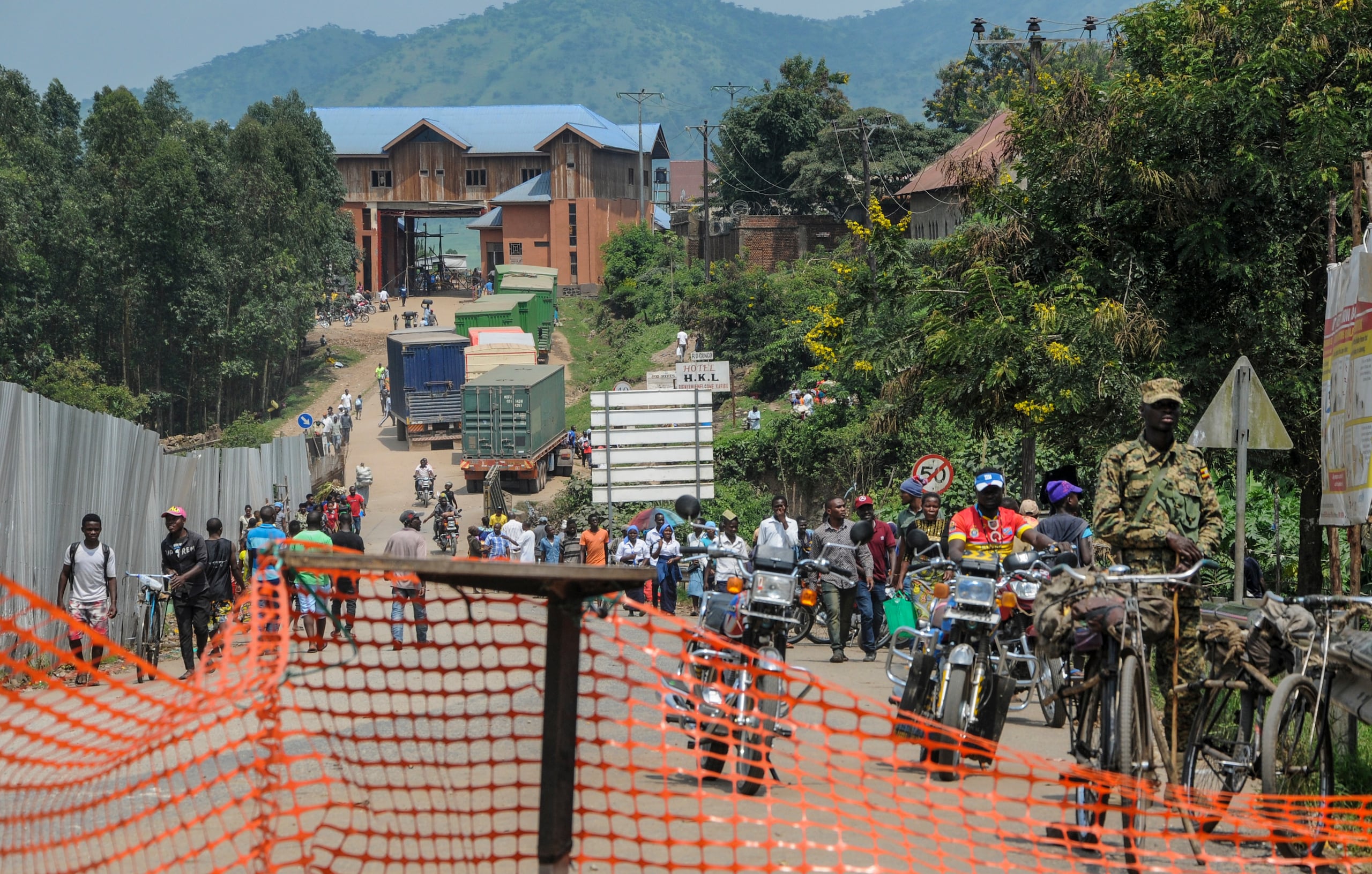 Grupos rebeldes realizan constantes ataques en la región de Mpondwe, frontera entre Uganda y El Congo.