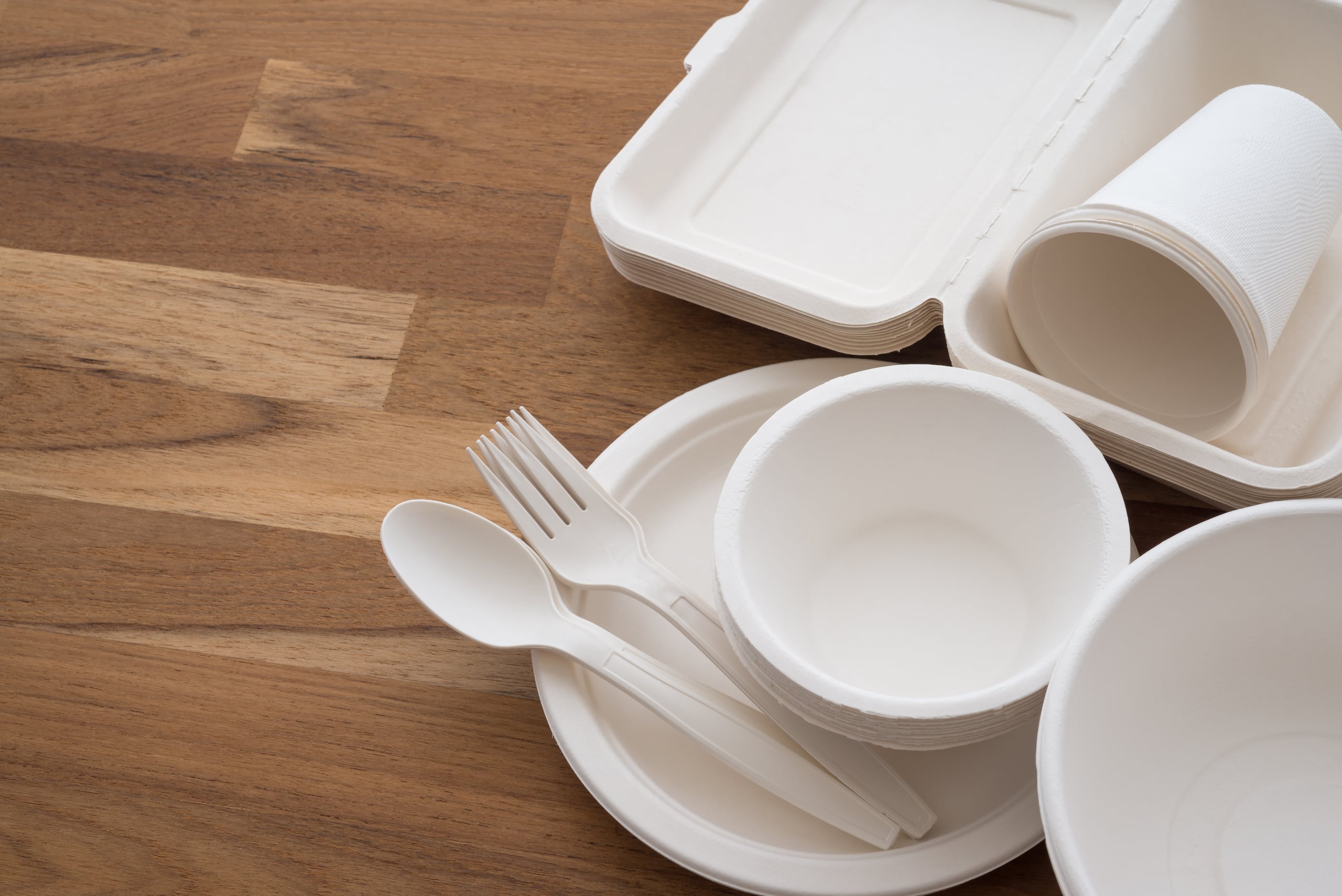 Tambien se aprobó el Proyecto de la Cámara 2115, que permitiría al consumidor llevar a los comercios sus propios envases reutilizables para que le dispensen los alimentos.
