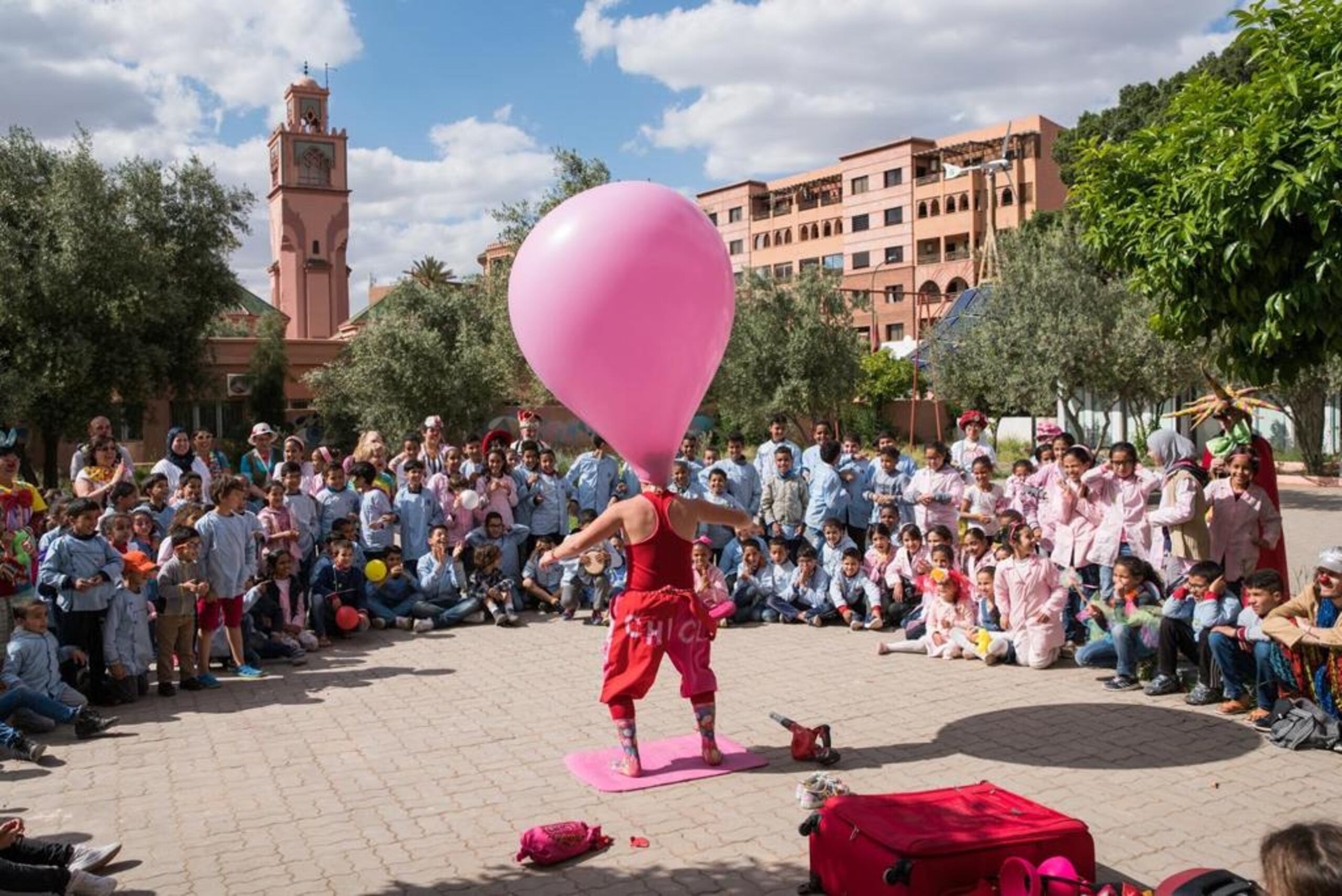 La Fundación Corazón Elástico fue fundada en septiembre de 2019 por el payaso comunitario Jorge I. Latorre.