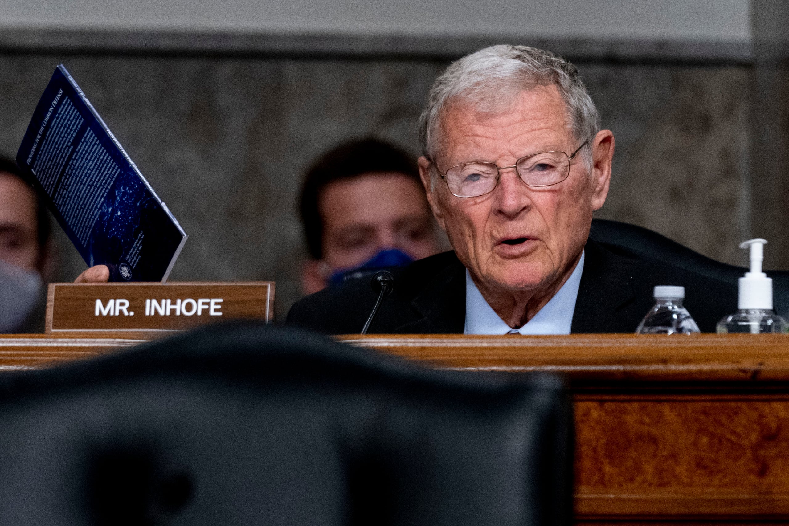 Inhofe, que fue elegido para un quinto mandato en el Senado en 2020, dejó su cargo a principios de 2023.