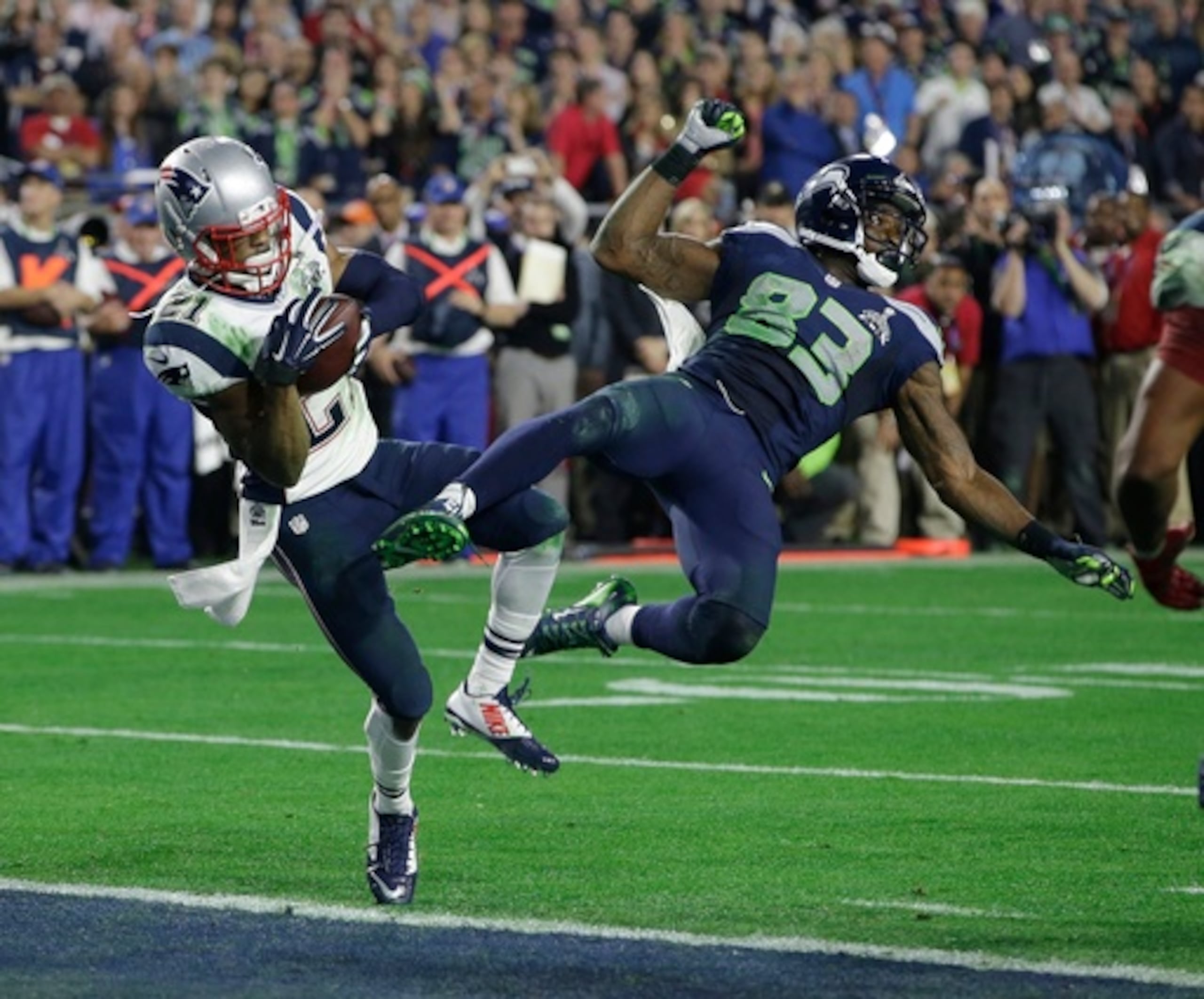 ARCHIVO - El strong safety de los New England Patriots, Malcolm Butler (21), intercepta un pase destinado al wide receiver de los Seattle Seahawks, Ricardo Lockette (83), durante la segunda mitad del partido de fútbol americano Super Bowl XLIX de la NFL, el 1 de febrero de 2015, en Glendale, Arizona (AP Photo/Kathy Willens, File).