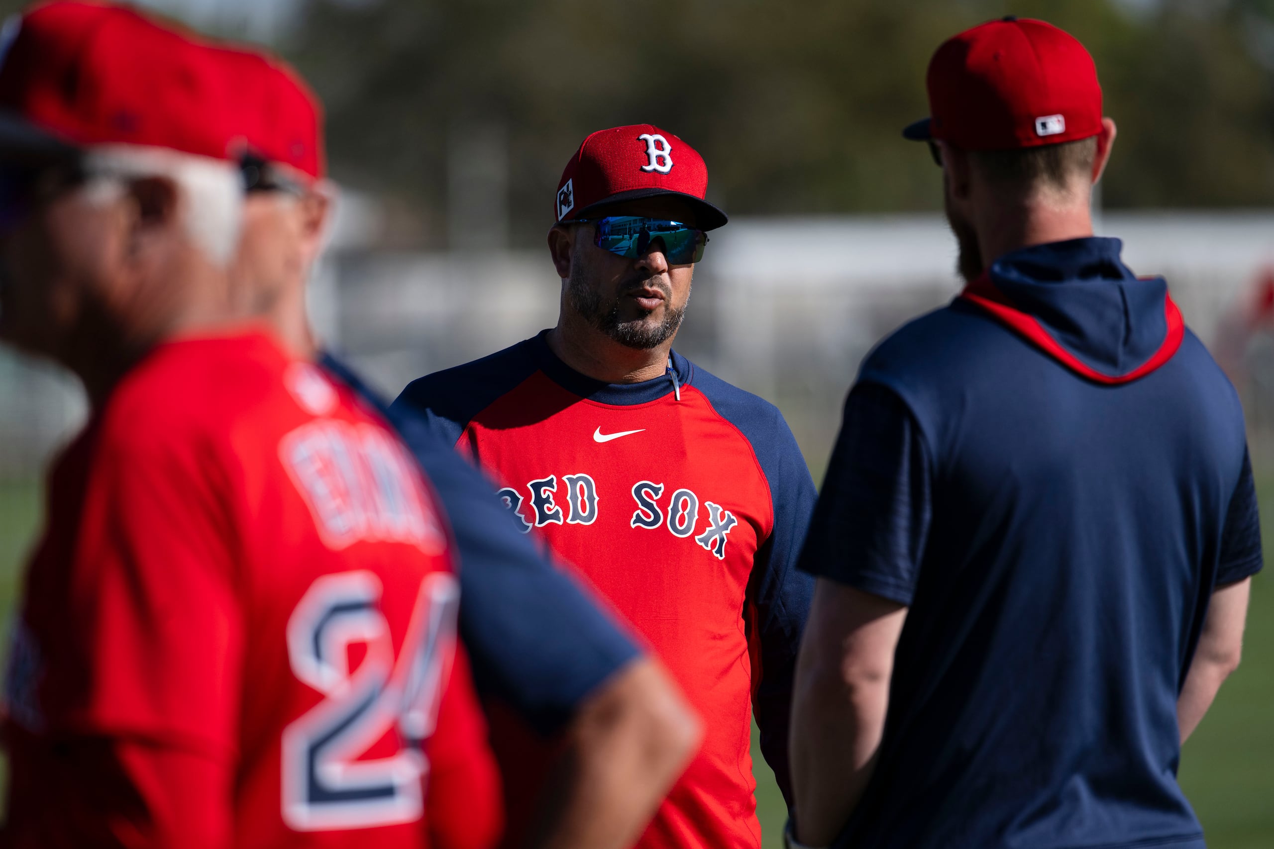 Ramón Vázquez, coach de banca de los Red Sox de Boston, durante los campos primaverales.