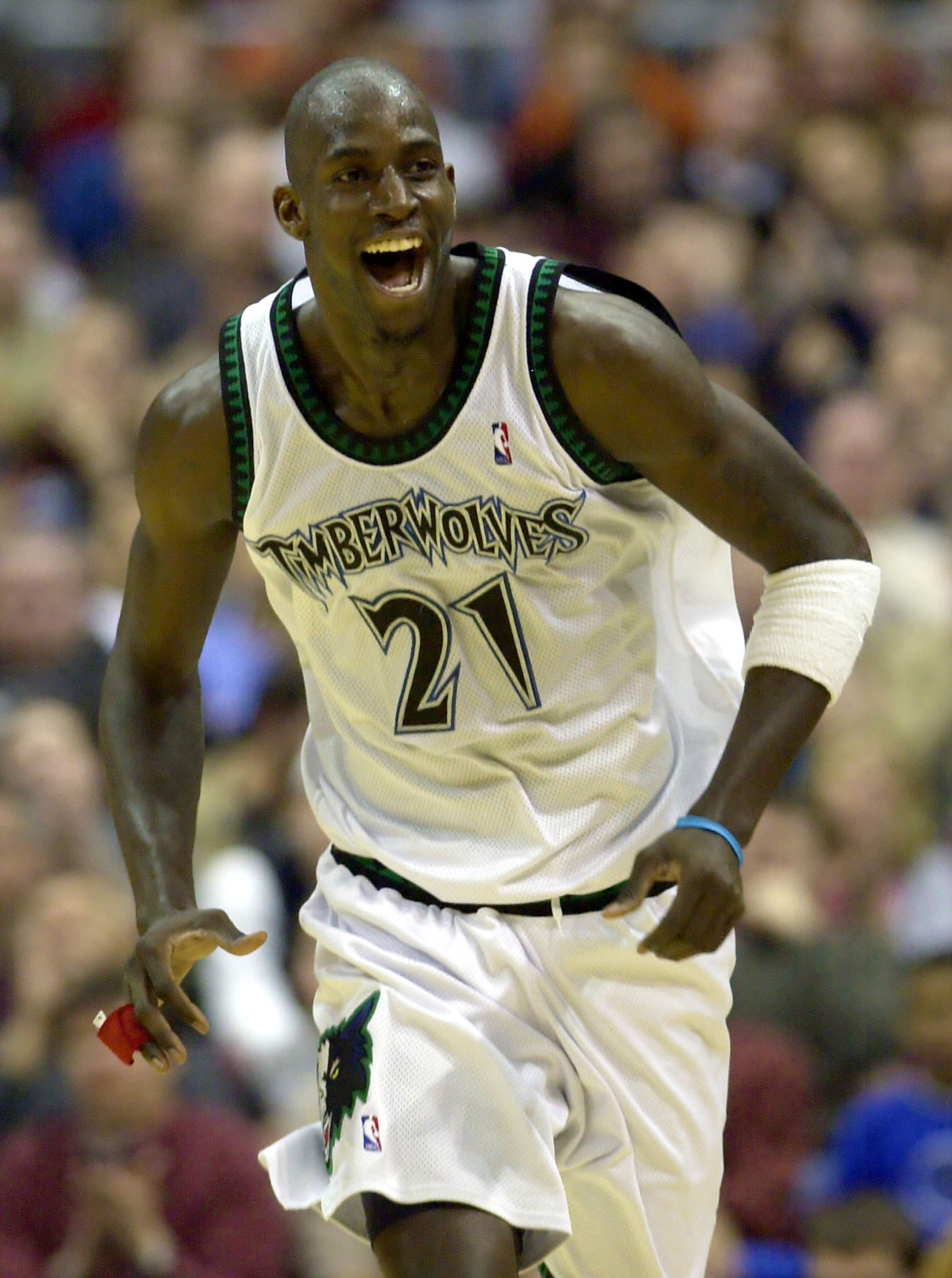 Kevin Garnett durante la temporada 2003 de la NBA con los Timberwolves de Minnesota.
