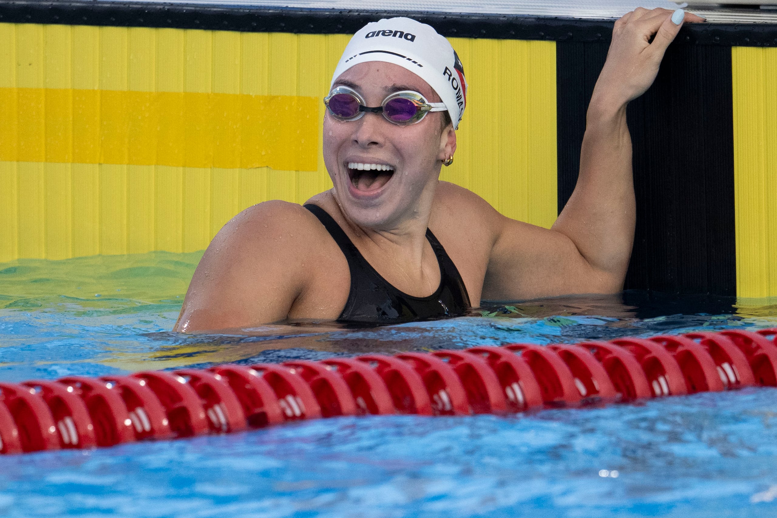Romano conquistó tres medallas de oro en los 100 metros mariposa, 200 metros combinado y 400 metros combinado.