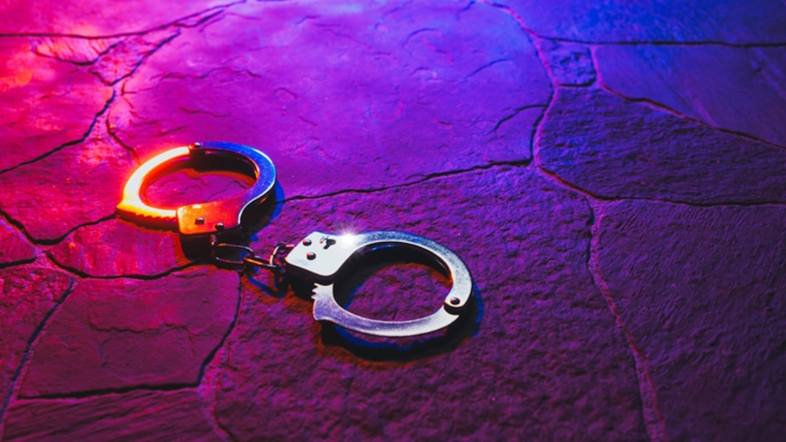 El Servicio de Alguaciles invitó a la comunidad a seguir colaborando enviando información sobre el paradero de un fugitivo al 787-766-6540 o llamando al Centro de Comunicación del Servicio de Alguaciles de los Estados Unidos al 1-800-336-0102.