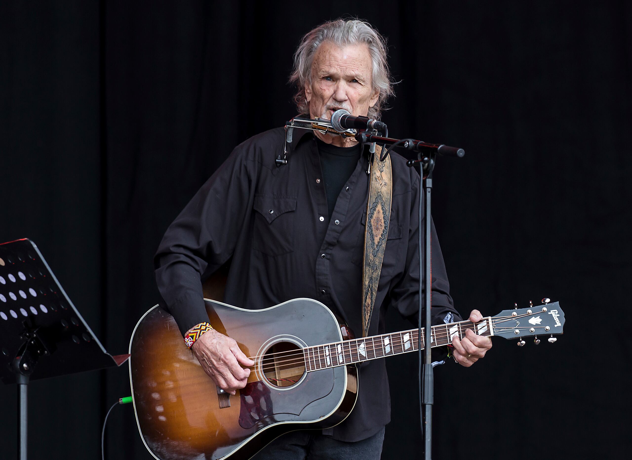 Kristofferson falleció el sábado en su casa en Maui, Hawai, rodeado por sus familiares.