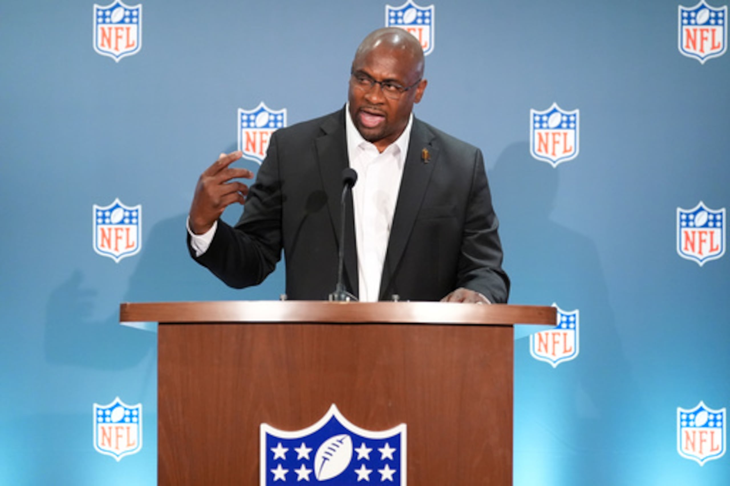 Troy Vincent interviene durante una rueda de prensa celebrada en el marco de una reunión de propietarios de equipos de la NFL el miércoles 26 de agosto de 2026 en Atlanta. (Foto AP/Brynn Anderson)