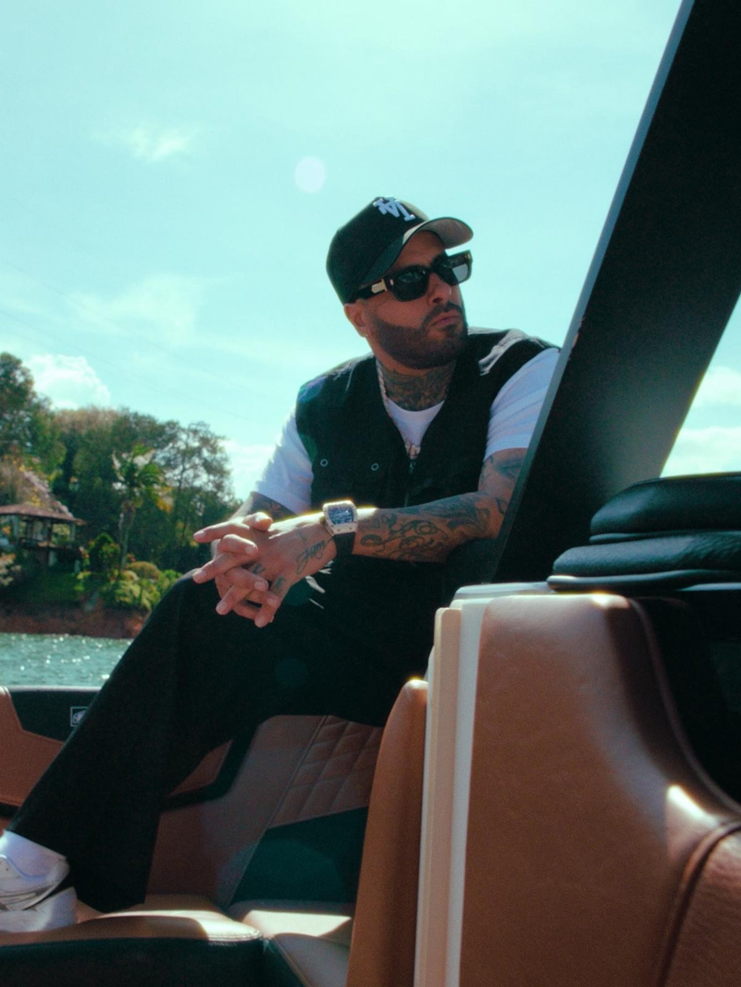 La canción forma parte del reciente álbum de Nicky Jam, "Bohemio".