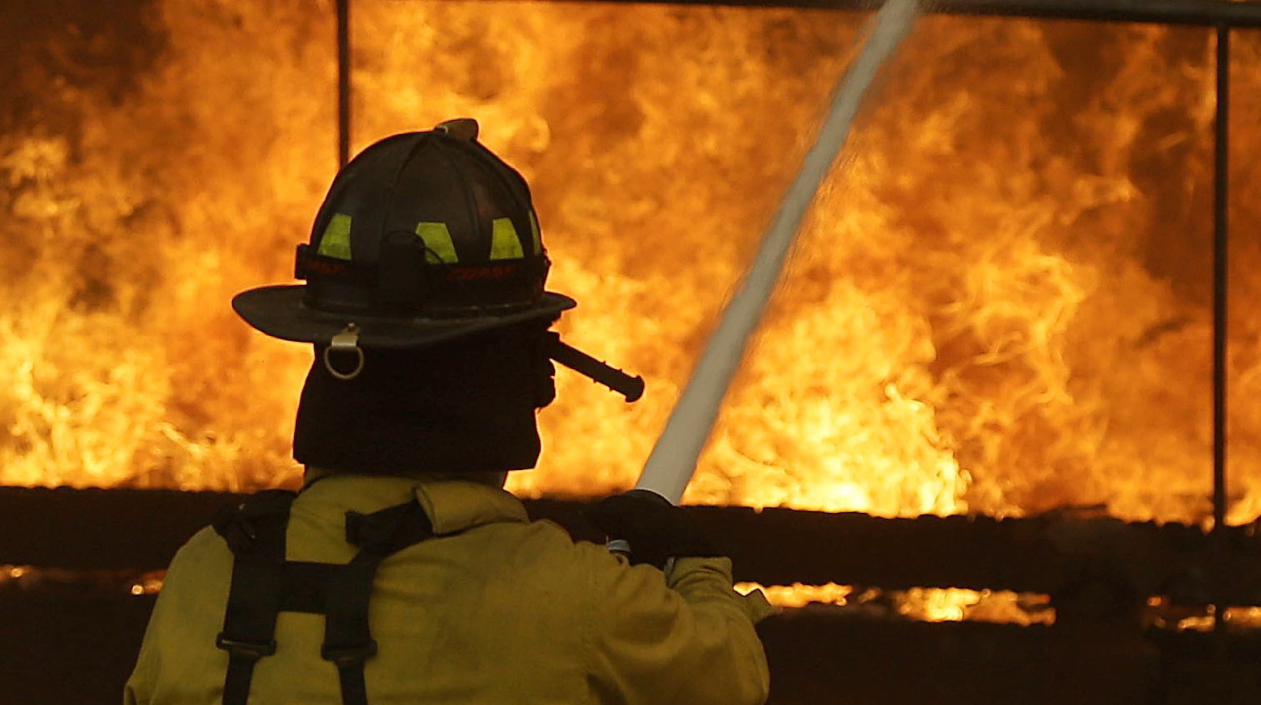 El incendio se registró a eso de las 5:05 a.m. de este sábado. (Archivo / GFR Media)