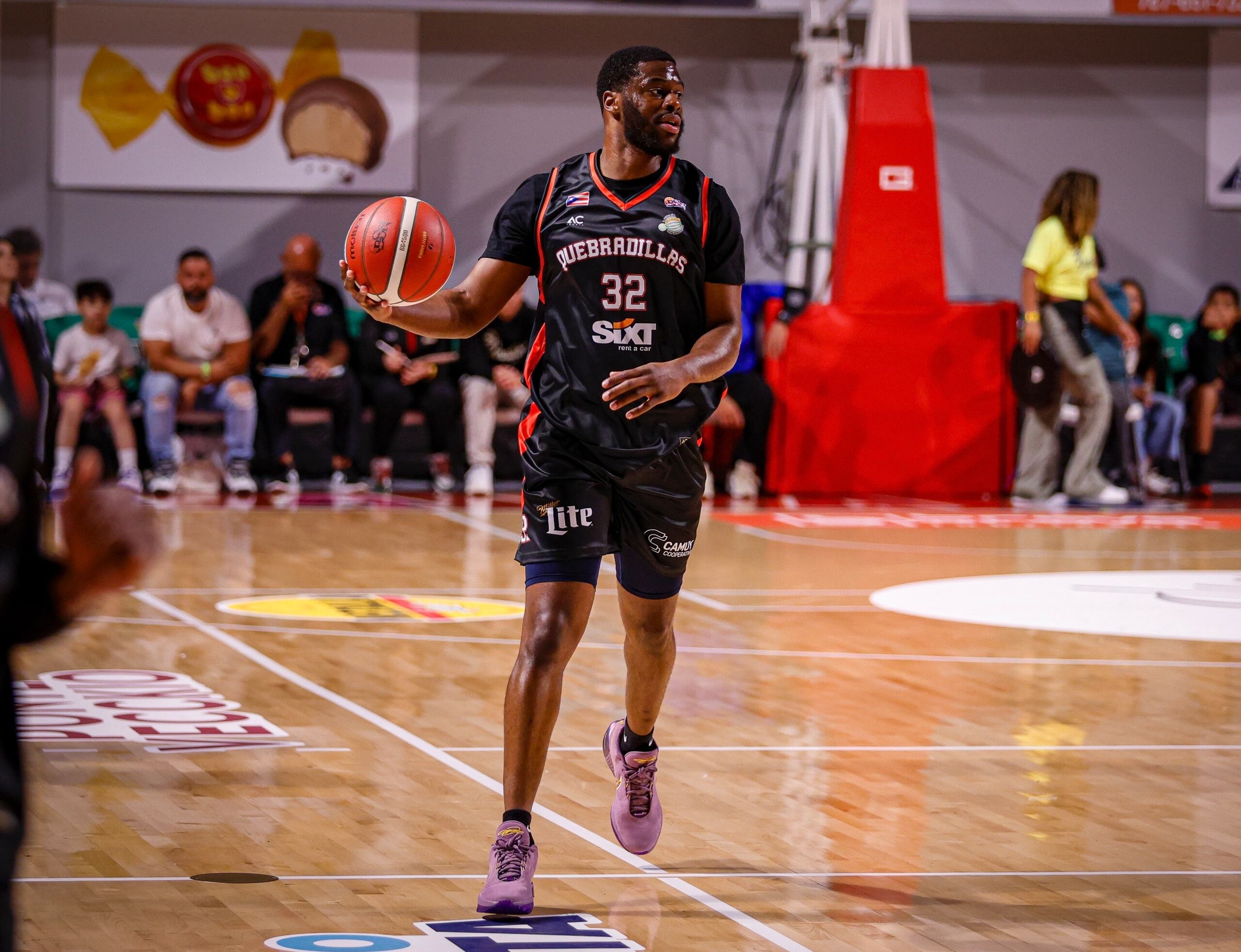 El armador importado de los Piratas de Quebradillas, Emmanuel Mudiay, fue el líder ofensivo del equipo en la victoria sobre los Leones.