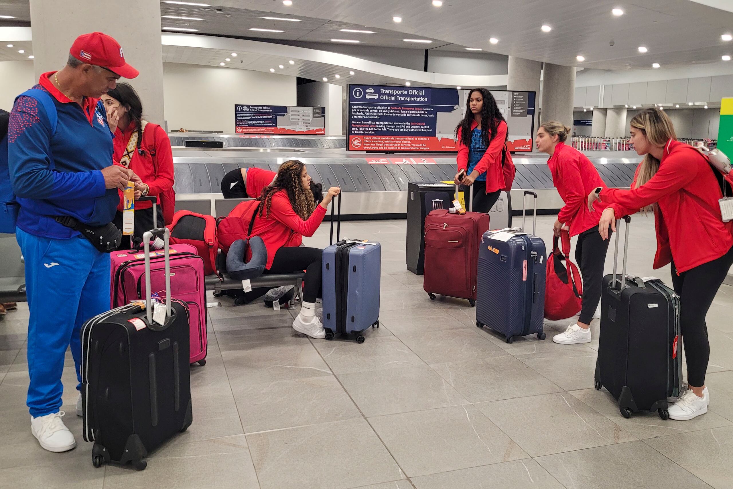 Integrantes del equipo de voleibol femenino arribaron a Santiago, Chile, en la mañana de hoy miércoles.