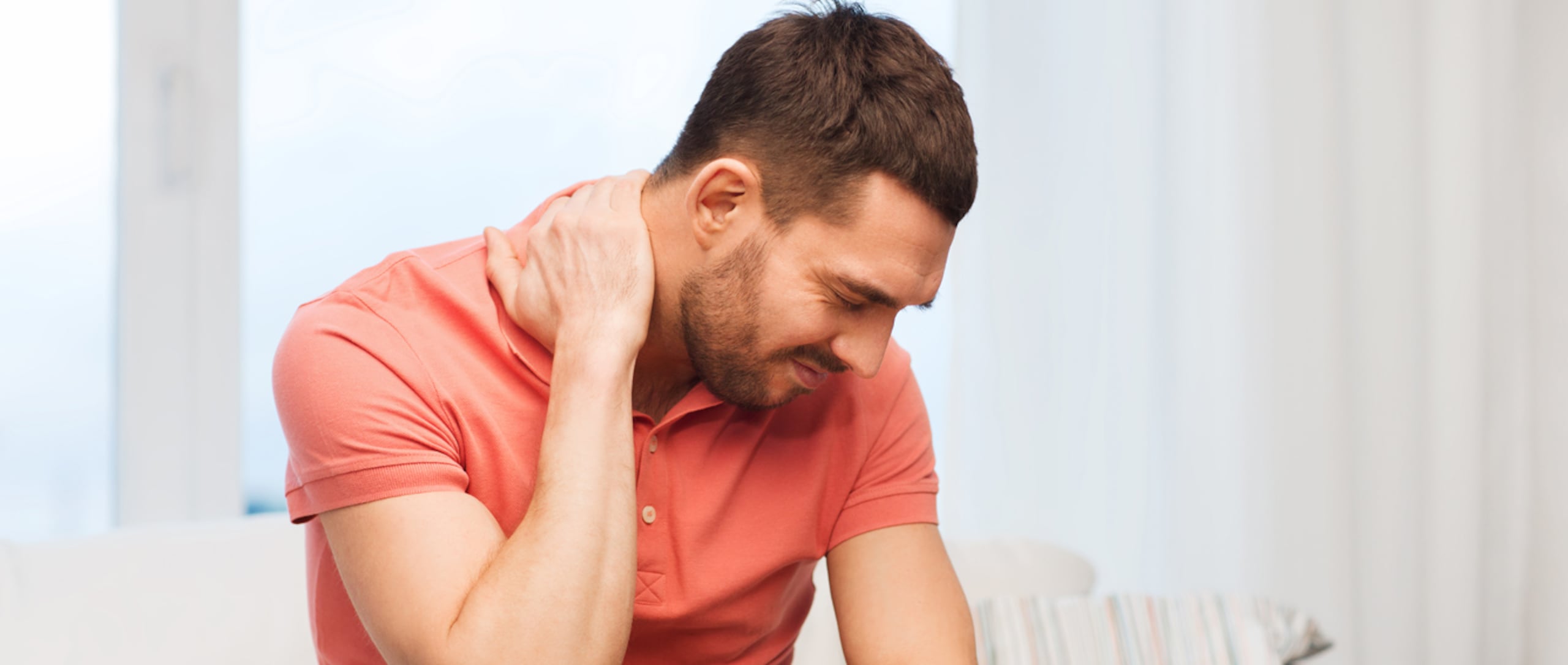 No hay que olvidar que en el dolor del cuello o tortícolis puede influir el estrés o cansancio. (Shutterstock)