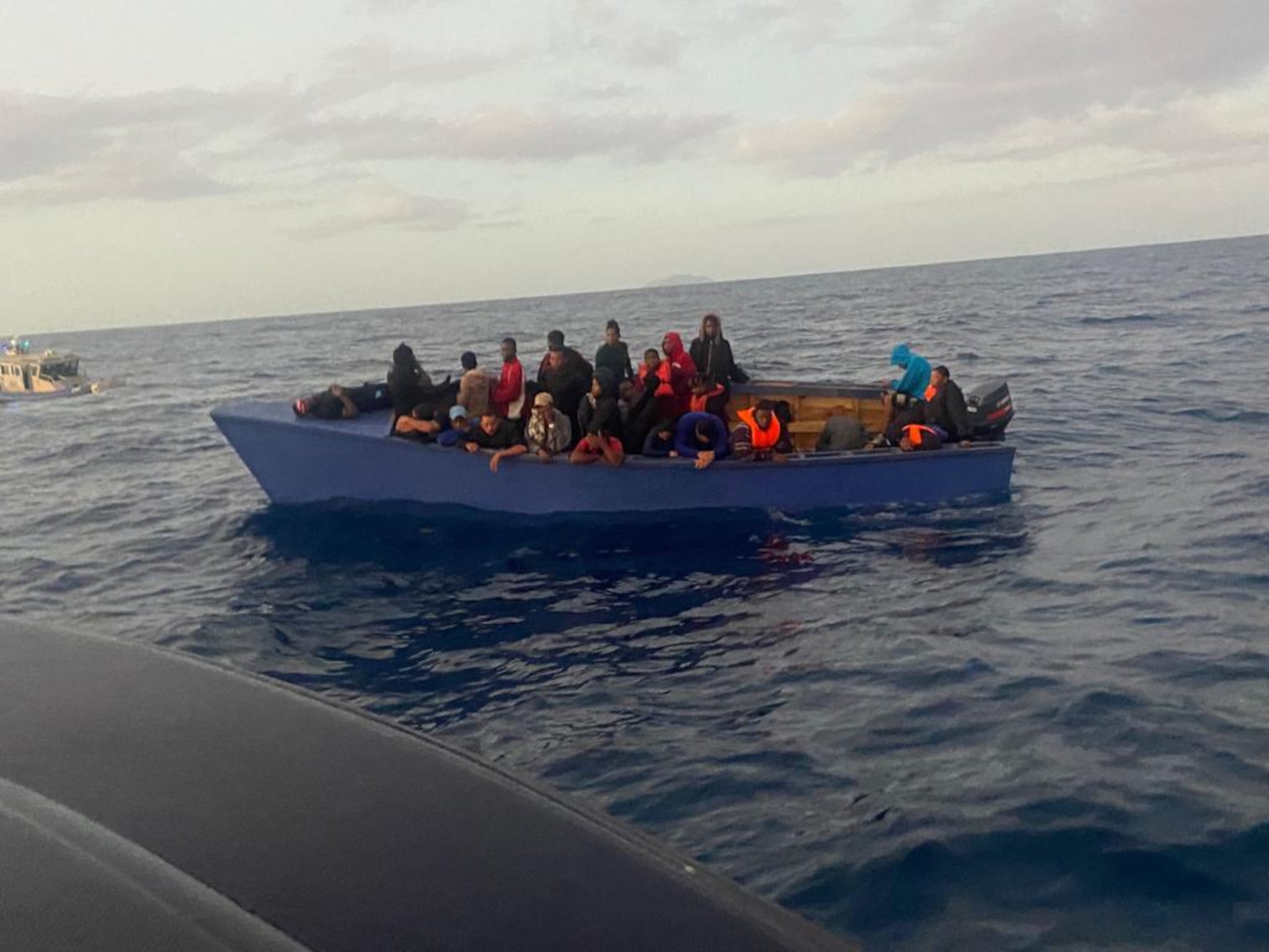 Los sobrevivientes fueron llevados a bordo del crucero Insignia. Tres de los cinco cadáveres no pudieron ser recuperados debido a las condiciones del tiempo.