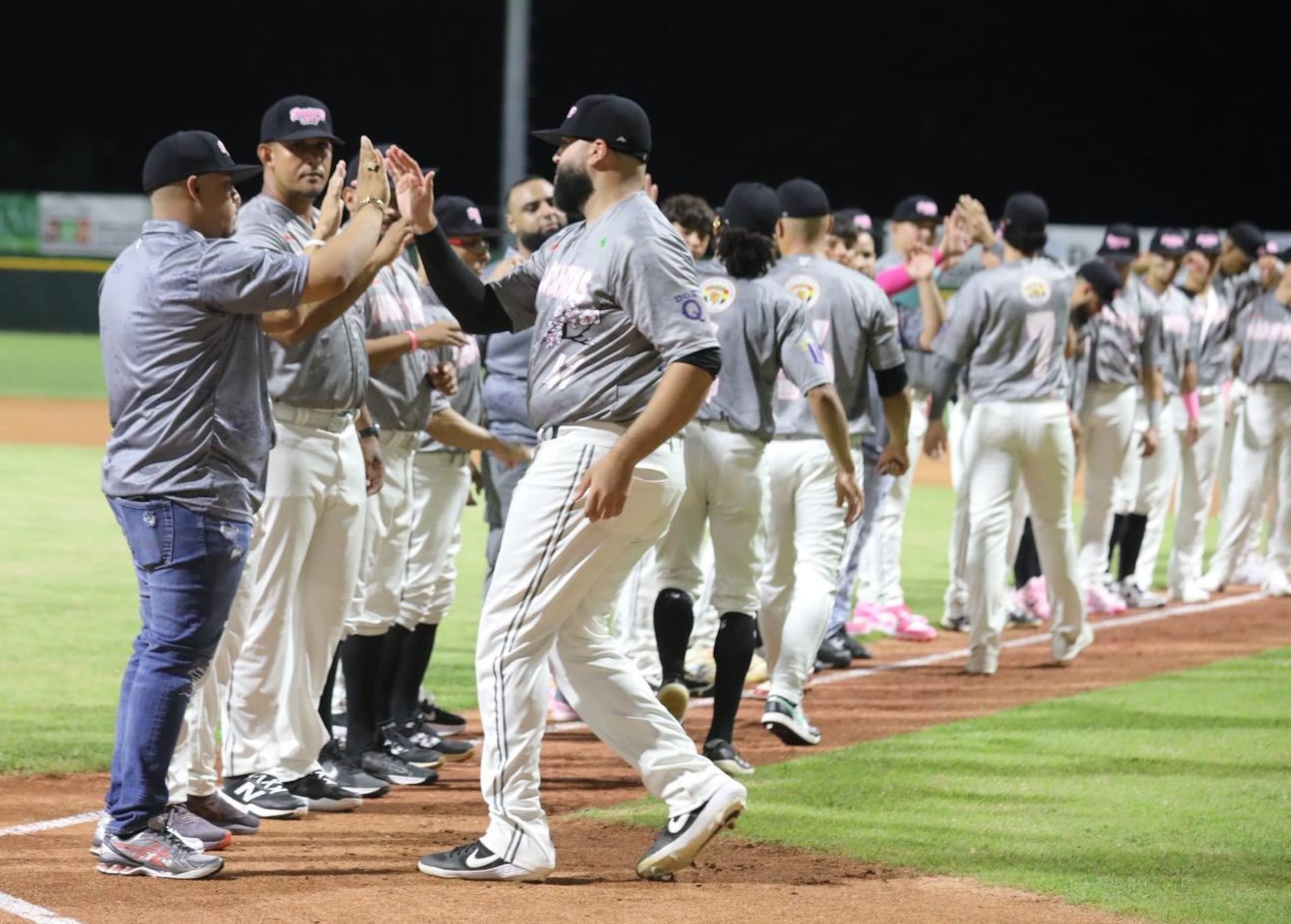 Los Maratonistas de Coamo dominan la serie 2-0.