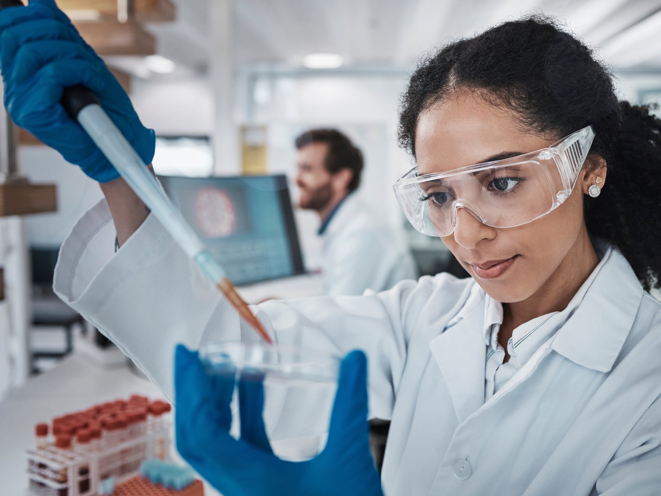 La propuesta de valor para empresas tecnológicas que deseen establecerse en la isla incluye una fuerza laboral altamente cualificada en disciplinas relacionadas con ciencia, tecnología, ingeniería y matemáticas (STEM,  en inglés).