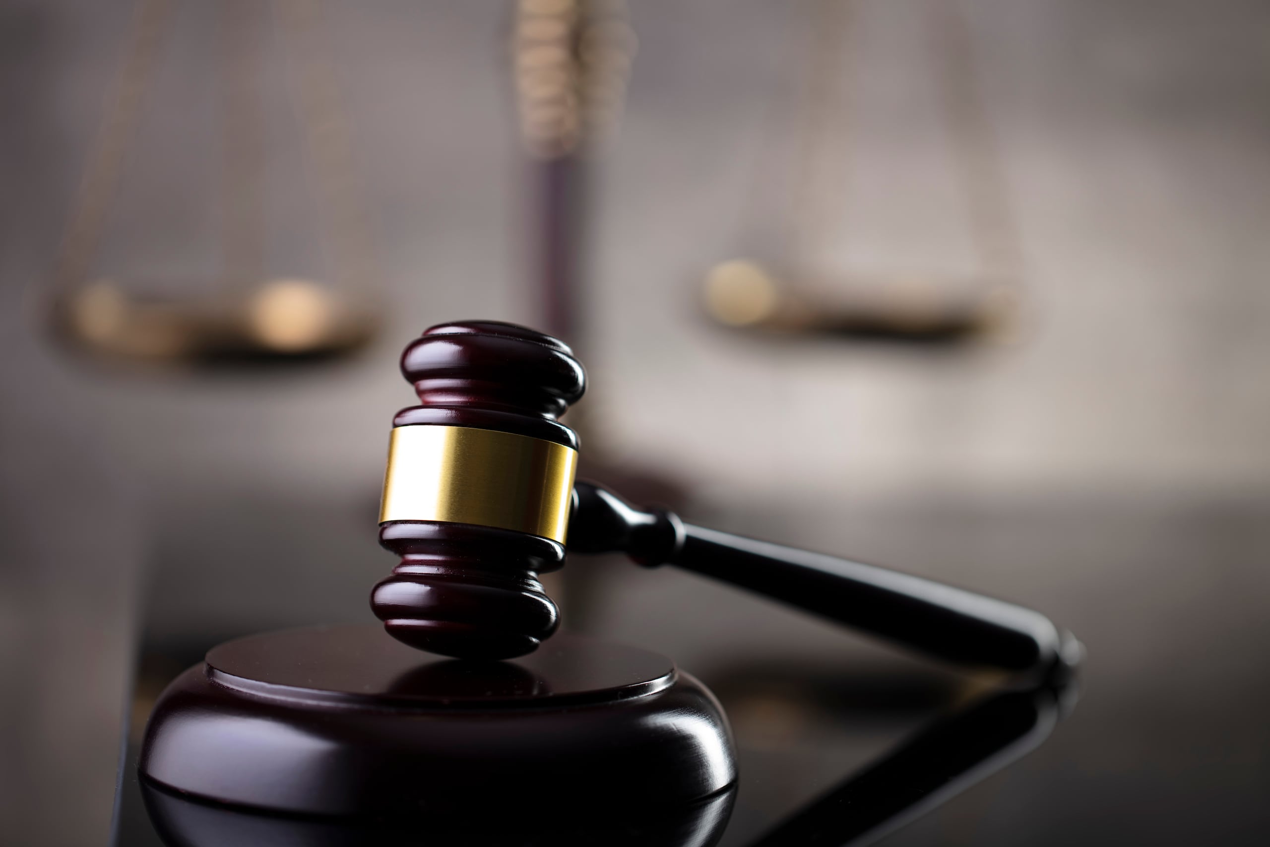 La mujer había sido encarcelada tras ser acusada previamente por los delitos de tentativa de asesinato, cargo que le fue archivado por la fiscalía de Guayama, y por posesión y uso de un arma blanca al no prestar una fianza de $100,000.