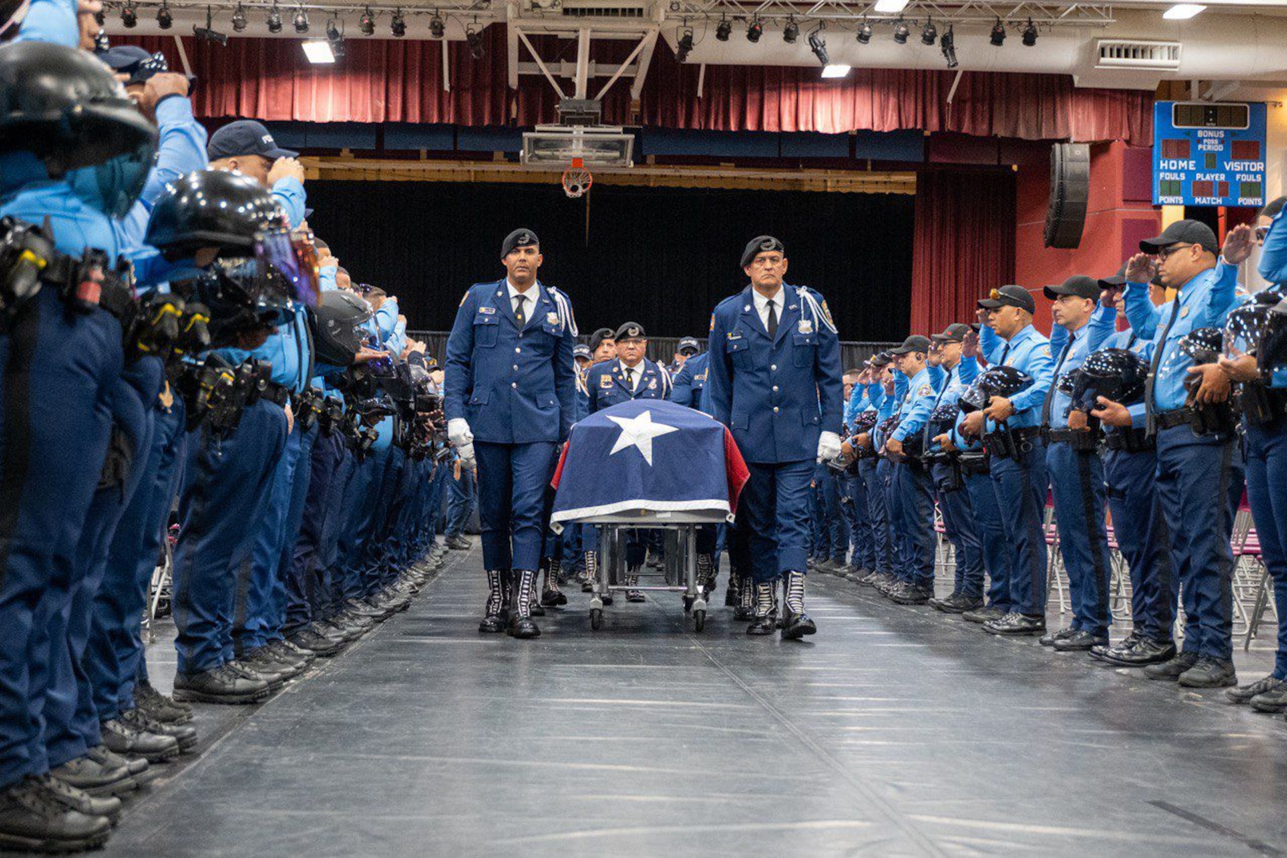 Rinden los honores póstumos al coronel Aníbal Morales Aponte, fallecido en el cumplimiento del deber a consecuencia de un accidente de tránsito ocurrido en Caguas.