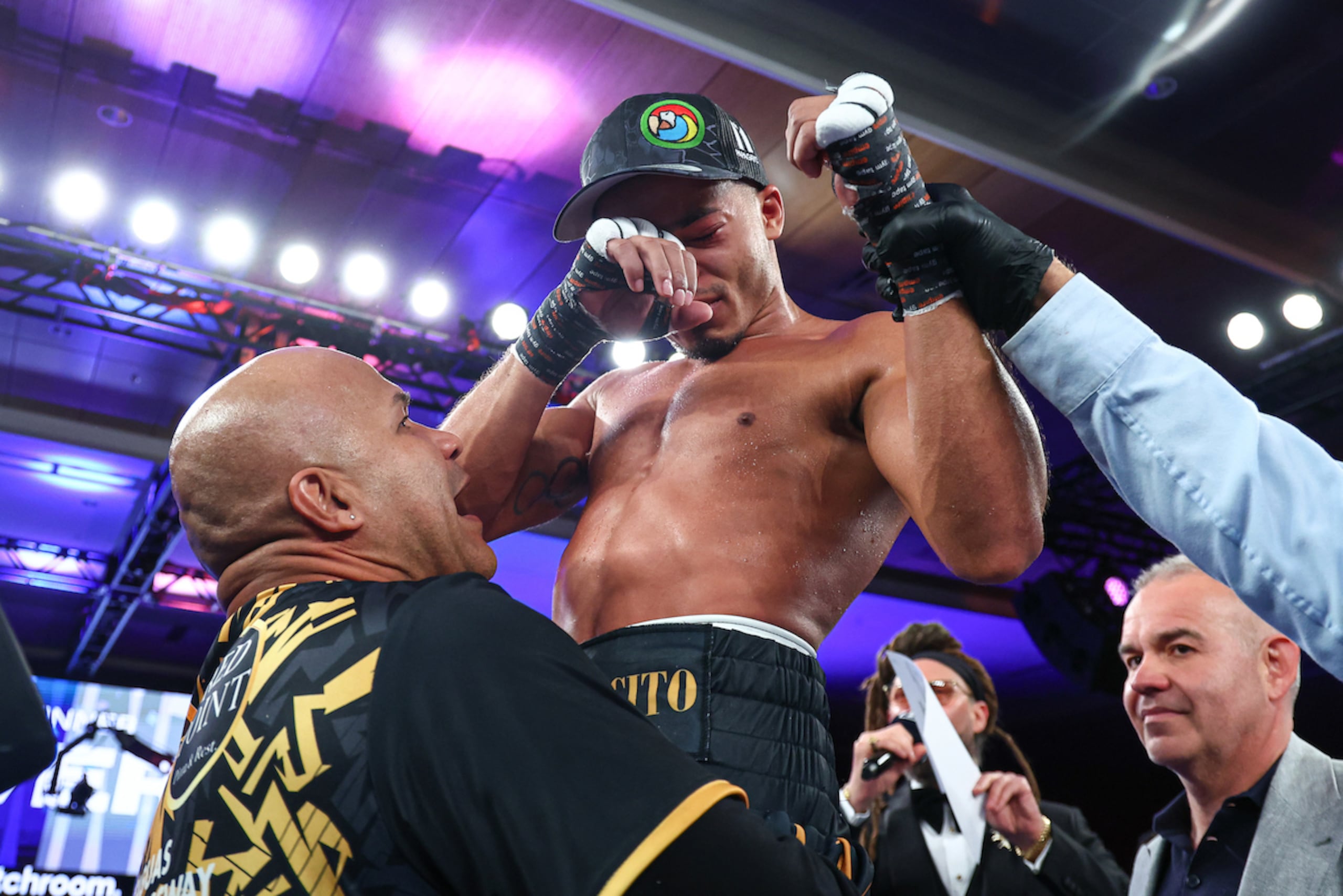 Yankiel Rivera no oculta las emociones después de escuchar el resultado a su favor.