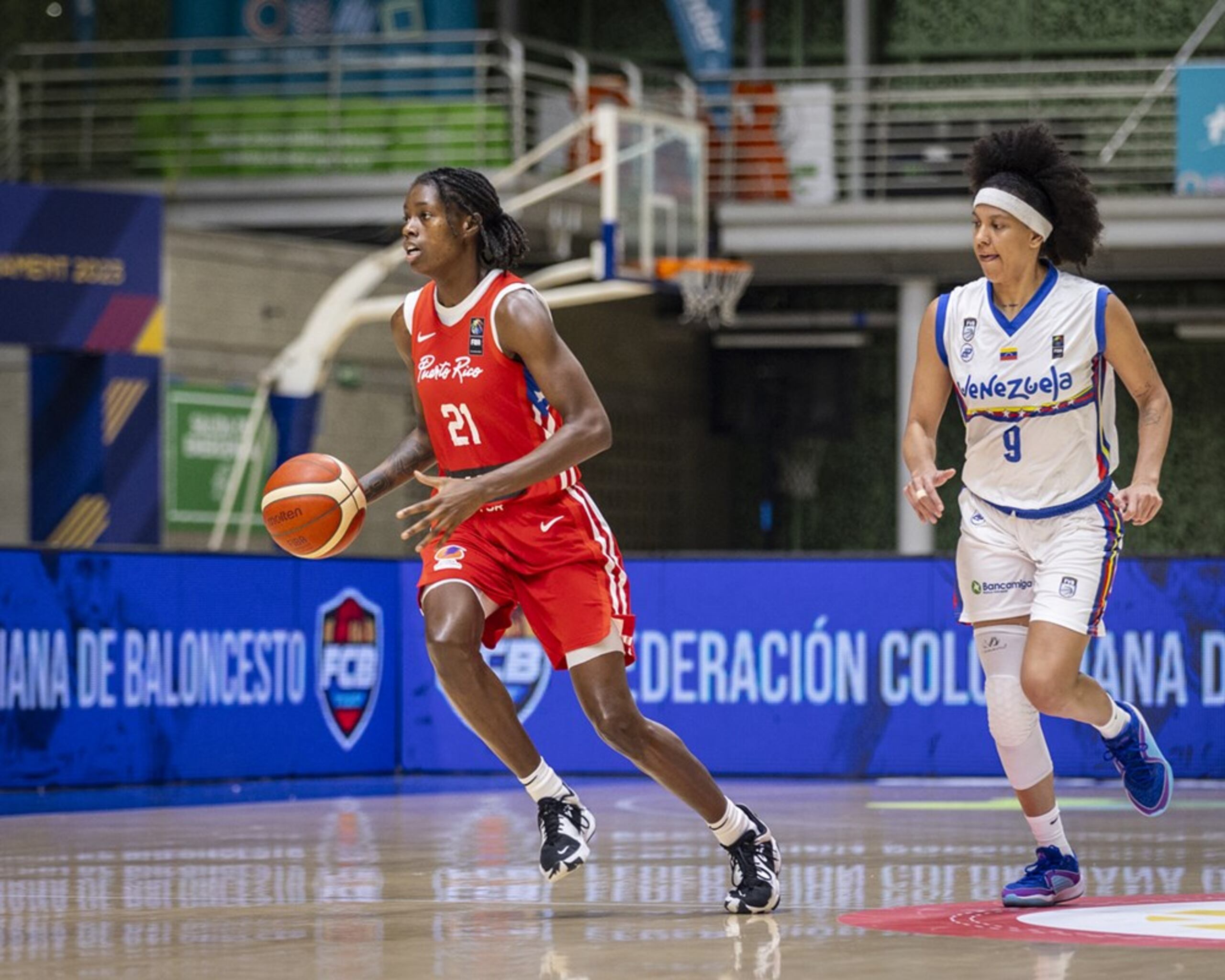Mya Hollingshed  fue la mejora anotadora por Puerto Rico con 16 puntos.