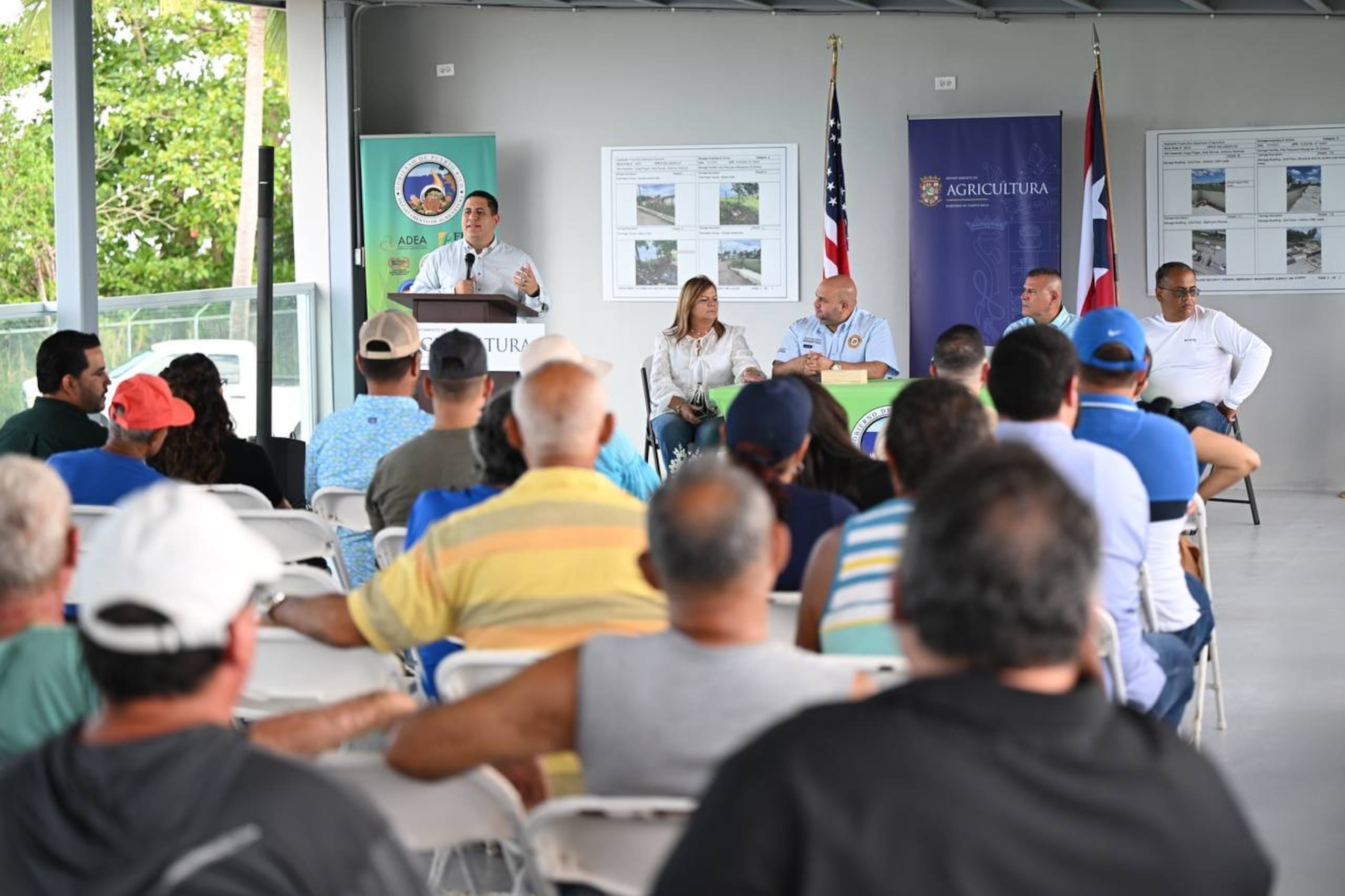 El secretario del Departamento de Agricultura, Josué E. Rivera, inauguró la Villa Pesquera de Mayagüez, conocida como “El Docky”.