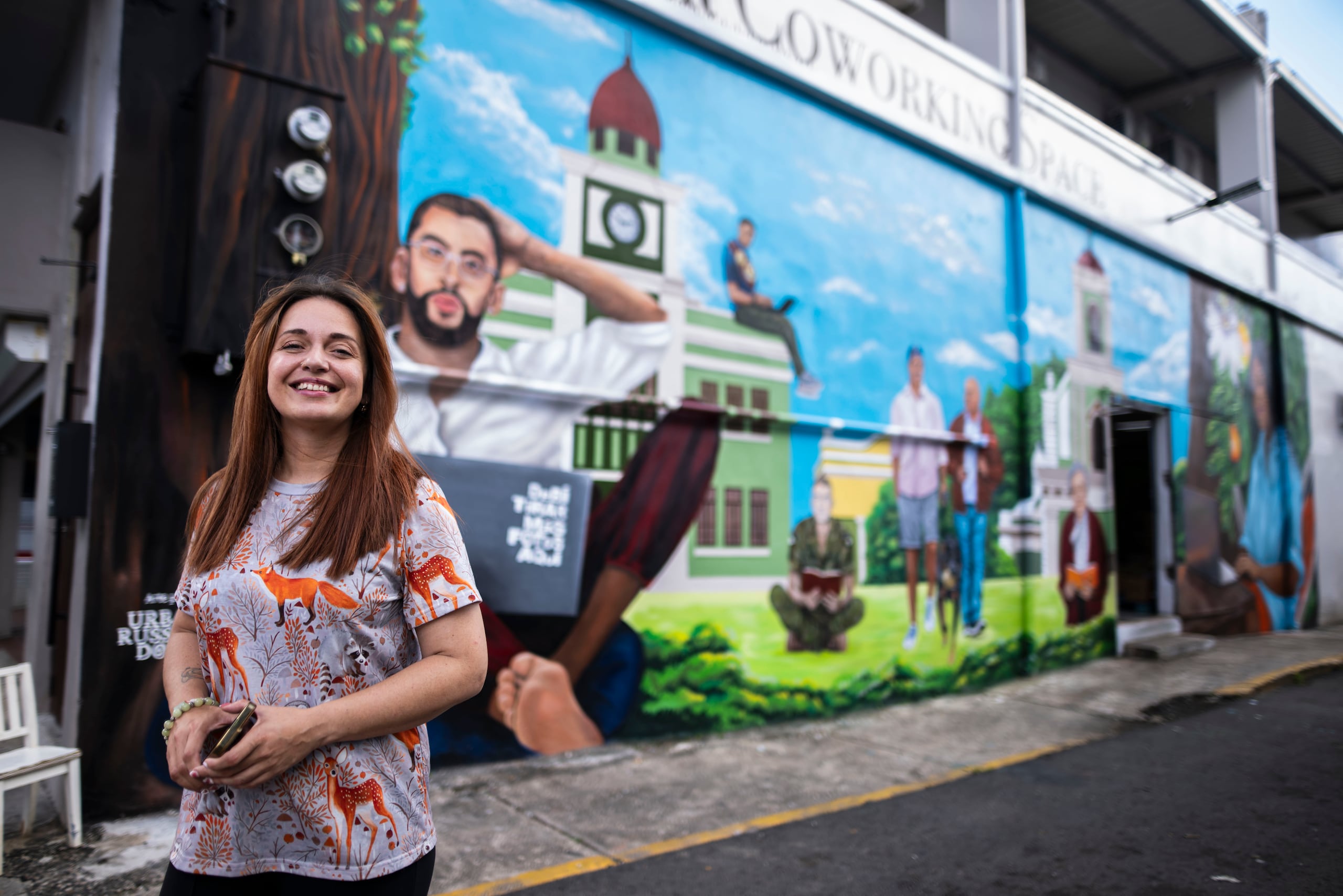 Según la artista, el amor y solidaridad que le mostró la comunidad puertorriqueña en Nueva York, despertó su interés por conocer la Isla, donde reside desde hace tres años.