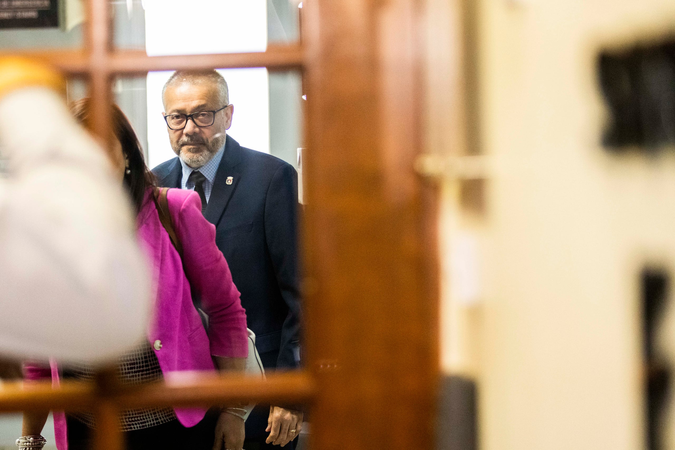 El licenciado Pablo Colón, presidente del comité municipal del Partido Nuevo Progresista en Ponce, catalogó la situación que enfrenta Irizarry Pabón como ", catalogó la situación como “una página negra en la historia de nuestra ciudad”.