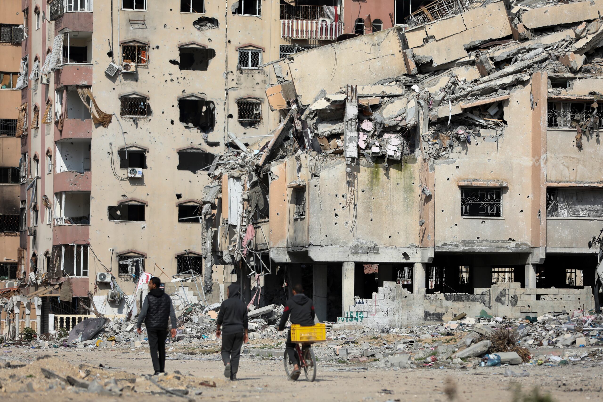 La Media Luna Roja Palestina acusó a las fuerzas israelíes de atacar la ambulancia cuando se detenía junto al vehículo de la familia, a pesar de haber coordinado previamente con Israel.