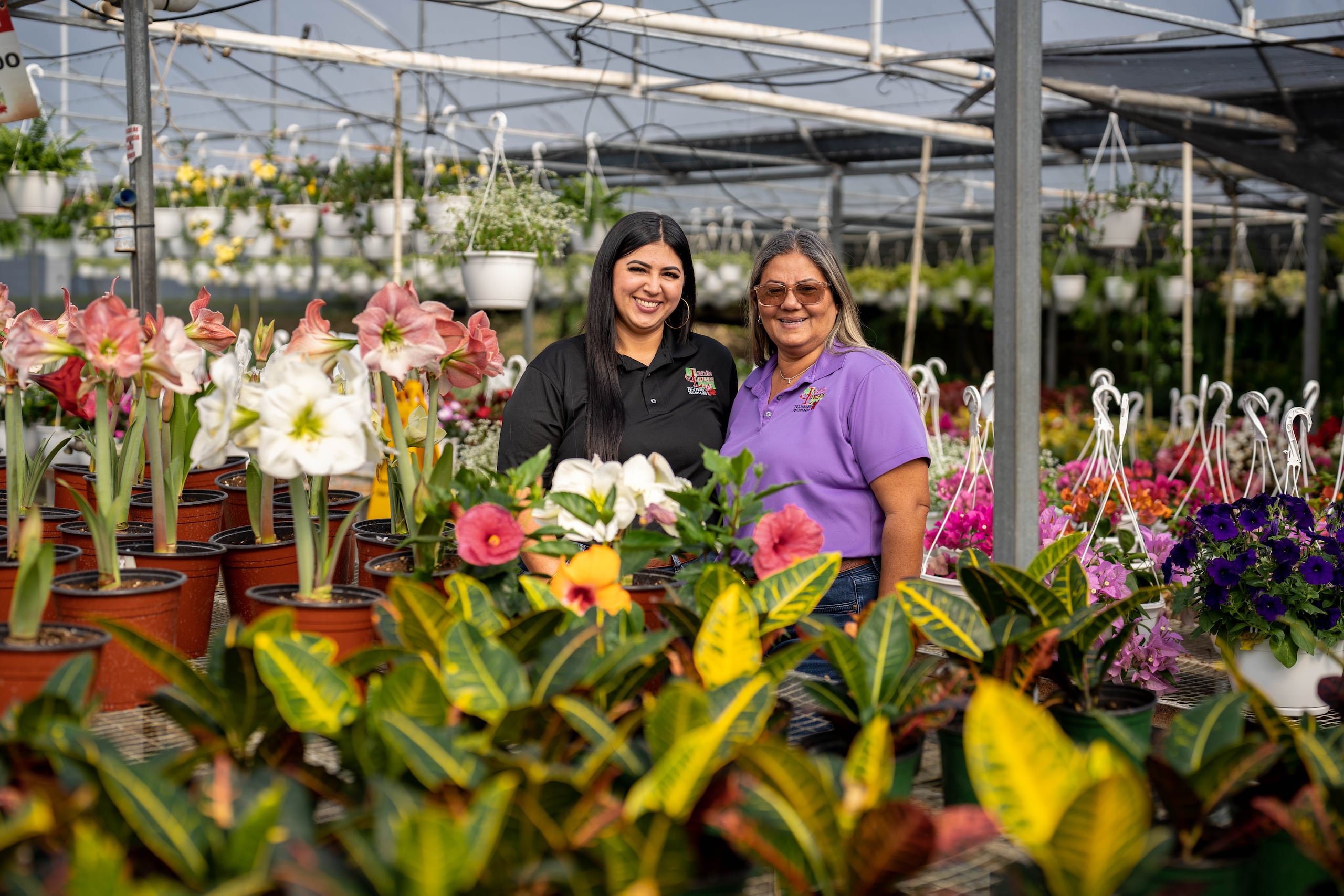 Fabiola Matos junto a su mamá, Miriam Berríos, copropietaria de Jardín Luriam.