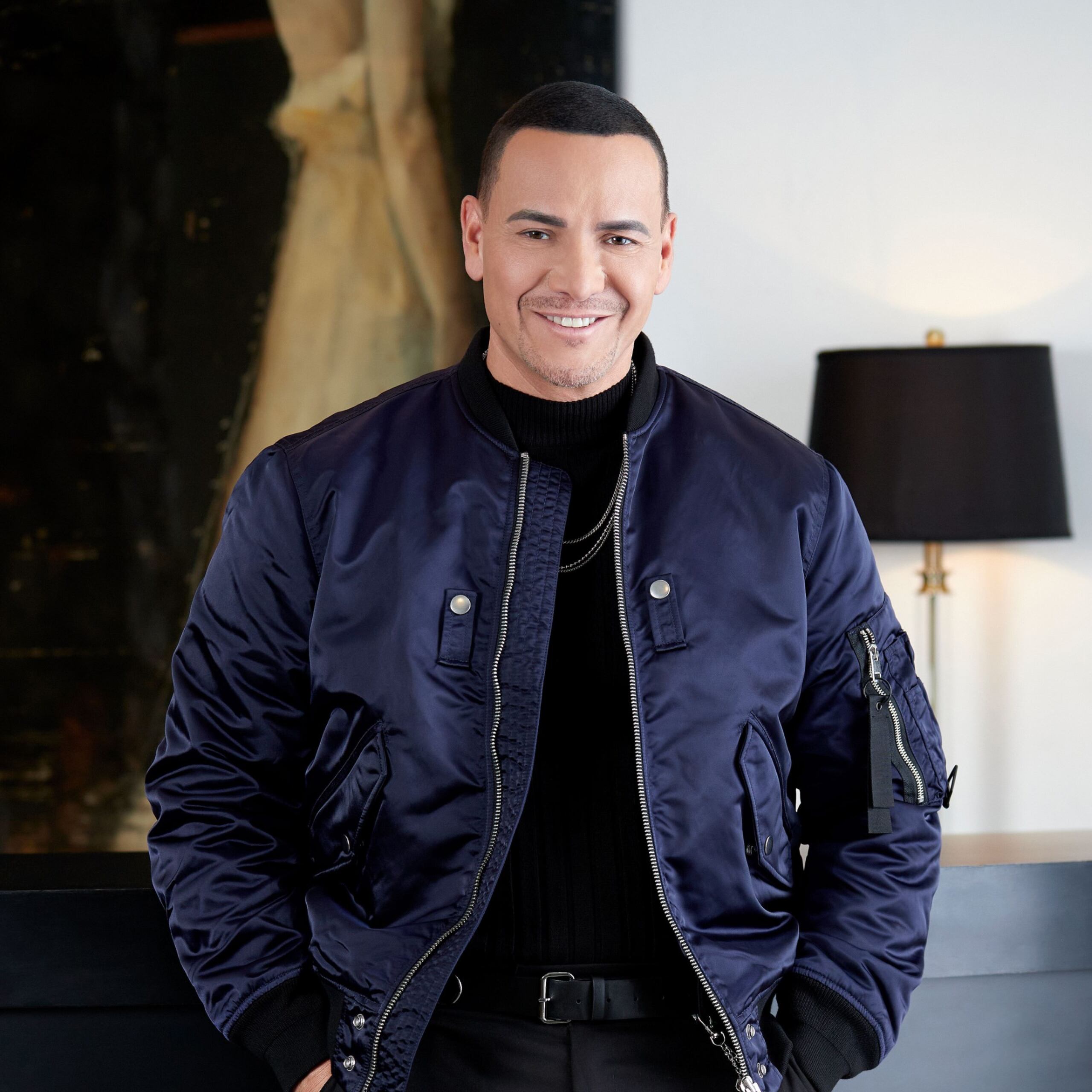 El artista también será parte de Premio Lo Nuestro este jueves.