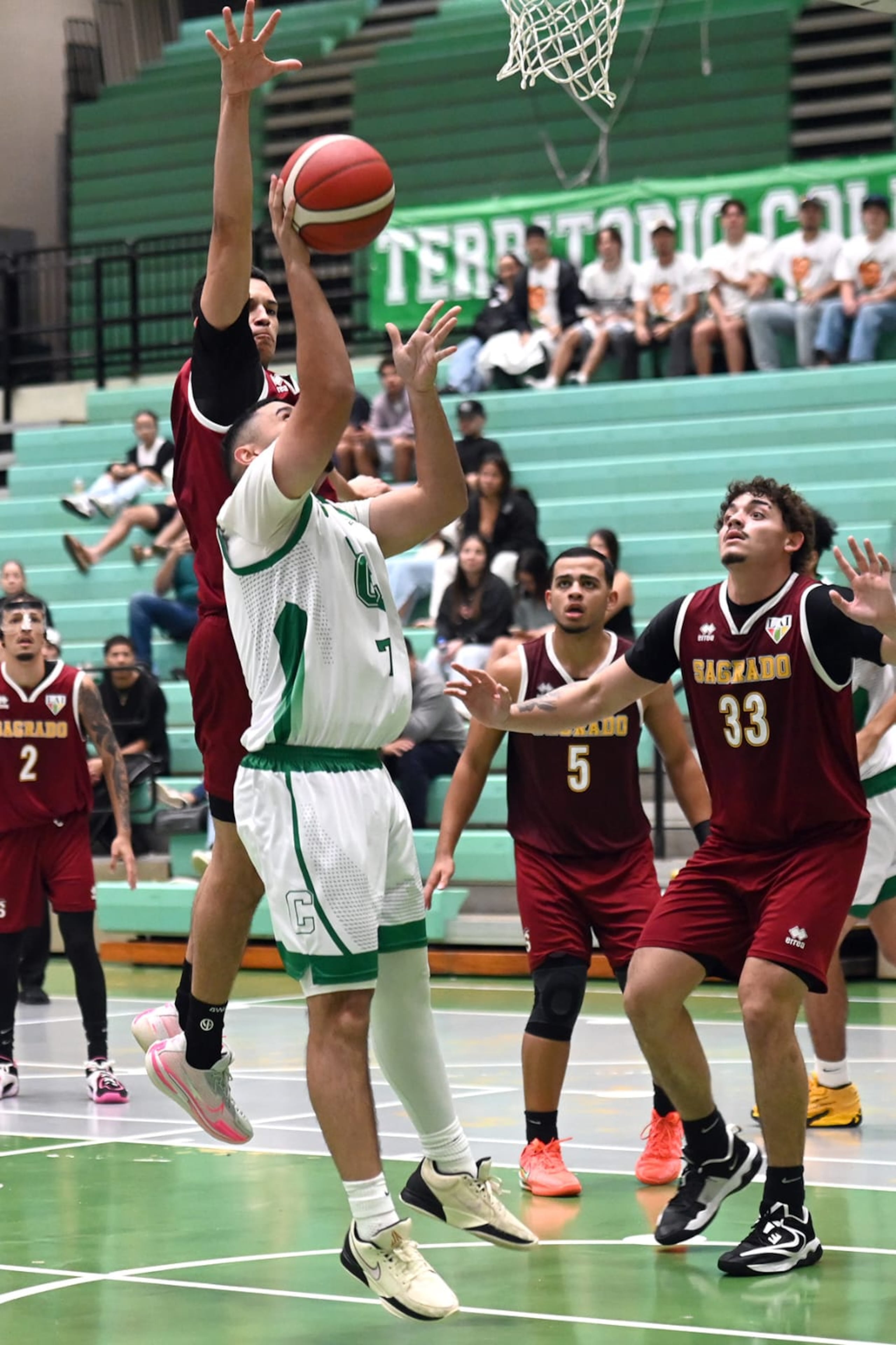 Sagrado Corazón eliminó a la UPR de Mayagüez.