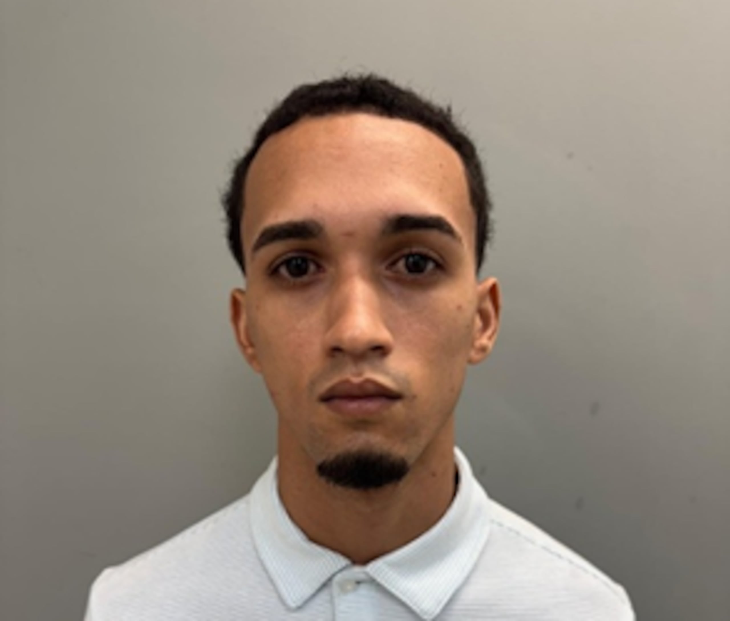 Eduardo Imael Reyes Olea, de 23 años, fue acusado de asesinato en primer grado y otros delitos.